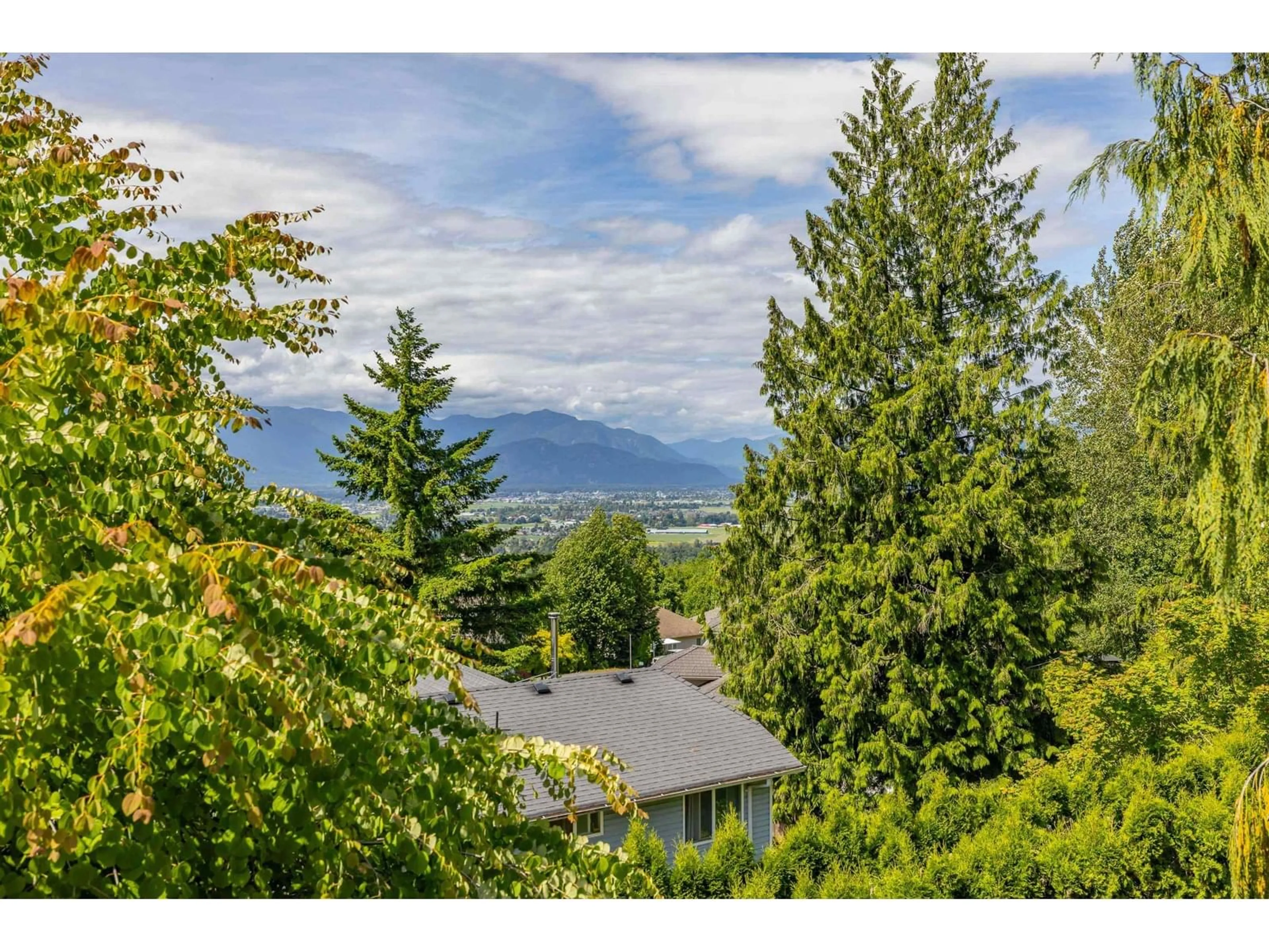 A pic from outside/outdoor area/front of a property/back of a property/a pic from drone, mountain view for 5268 GOLDSPRING PLACE, Chilliwack British Columbia V2R3Y3