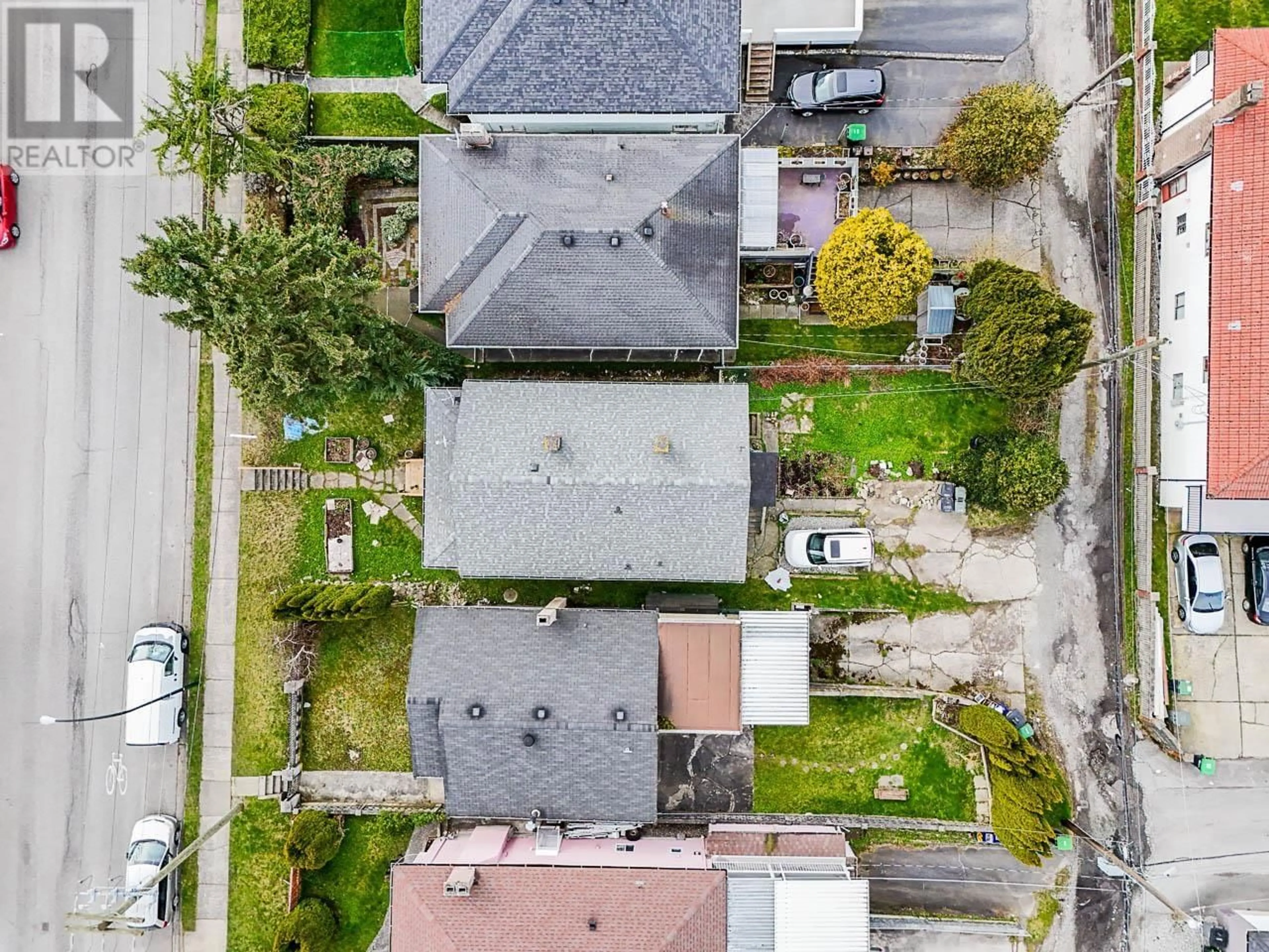 A pic from outside/outdoor area/front of a property/back of a property/a pic from drone, street for 3065 E 45TH AVENUE, Vancouver British Columbia V5R3C8