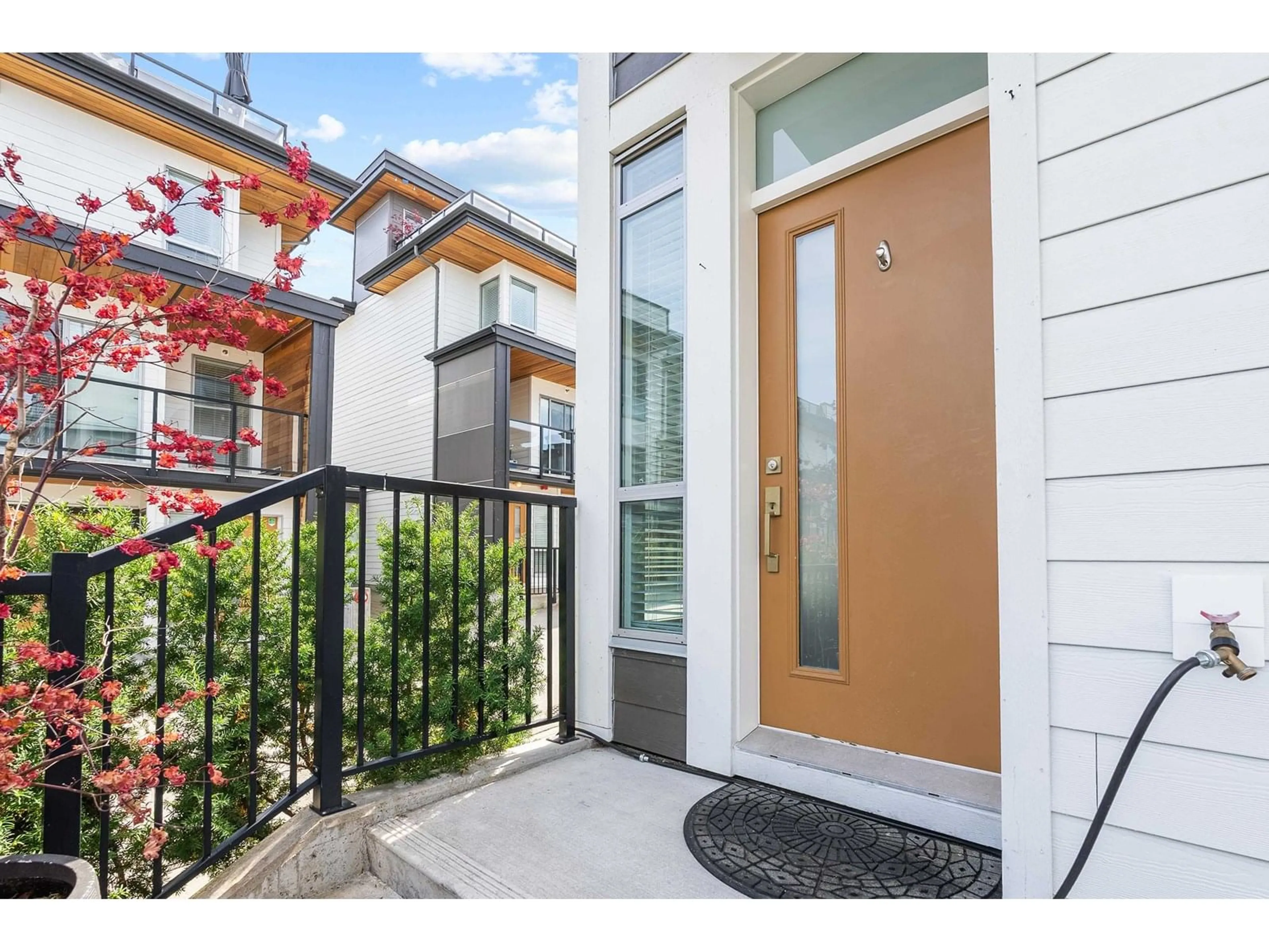 Indoor entryway for 36 - 2825 159, Surrey British Columbia V3Z0T9