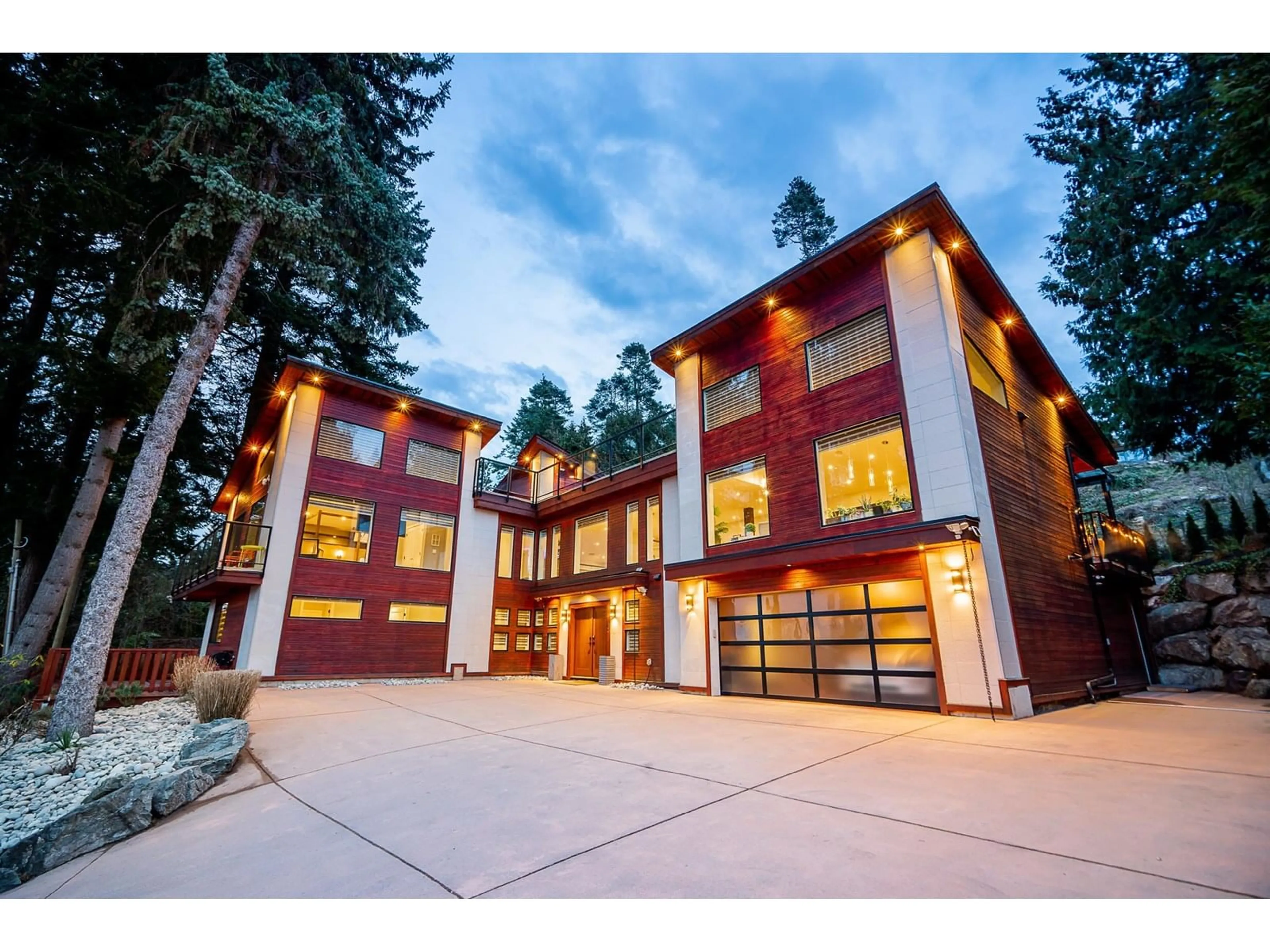 Home with brick exterior material, unknown for 2800 BAYVIEW, Surrey British Columbia V4A2Z4