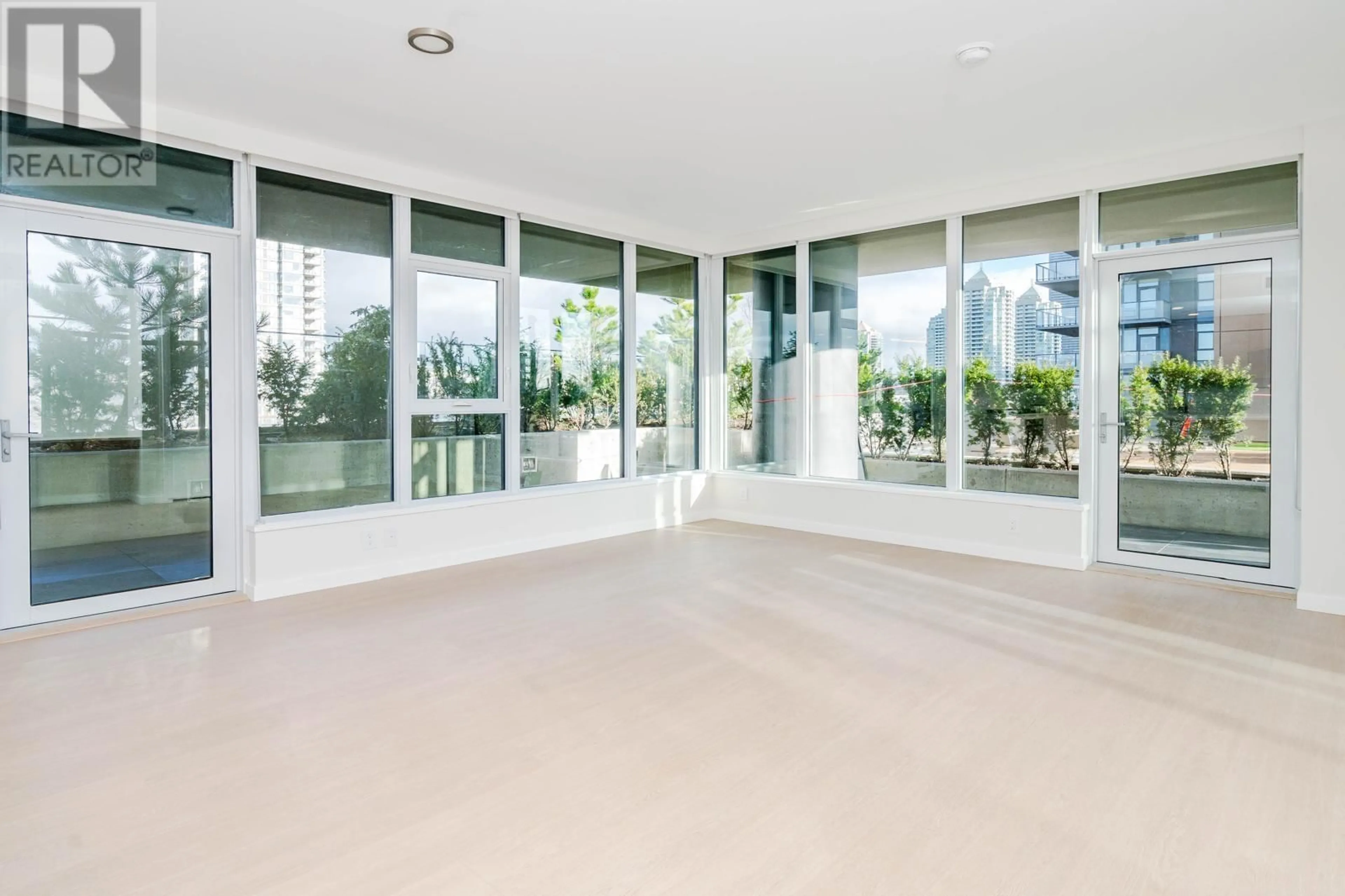 Indoor foyer for 607 - 2108 GILMORE AVENUE, Burnaby British Columbia V5C6A8