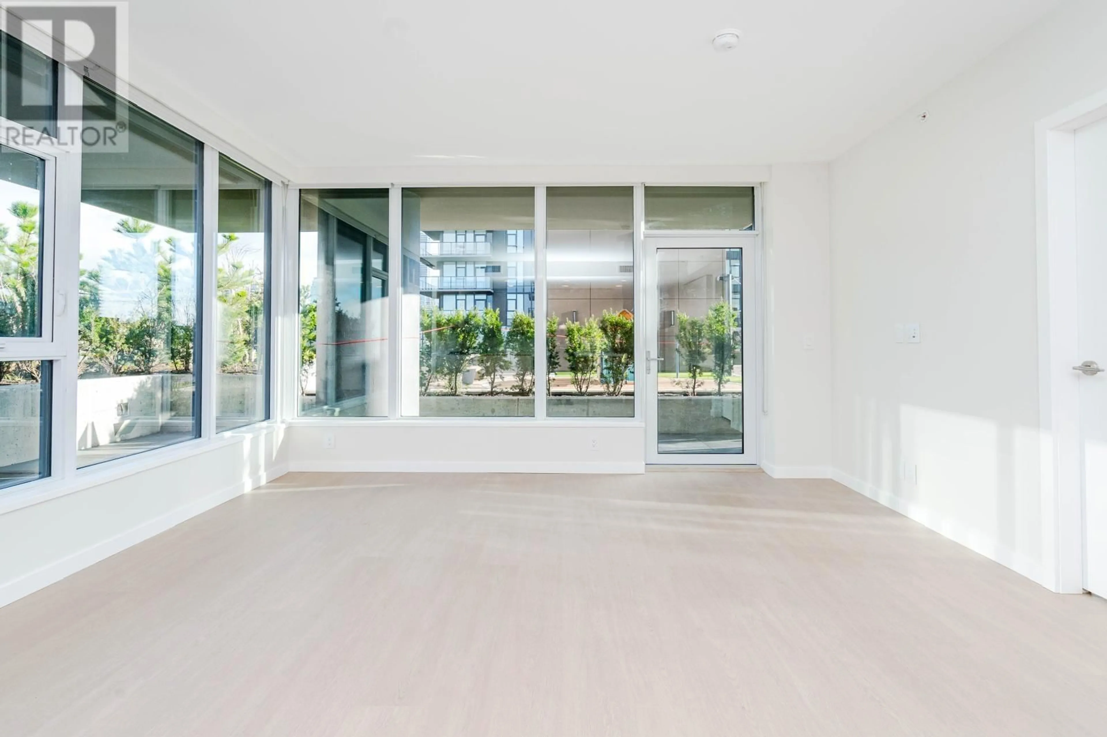 Indoor foyer for 607 - 2108 GILMORE AVENUE, Burnaby British Columbia V5C6A8