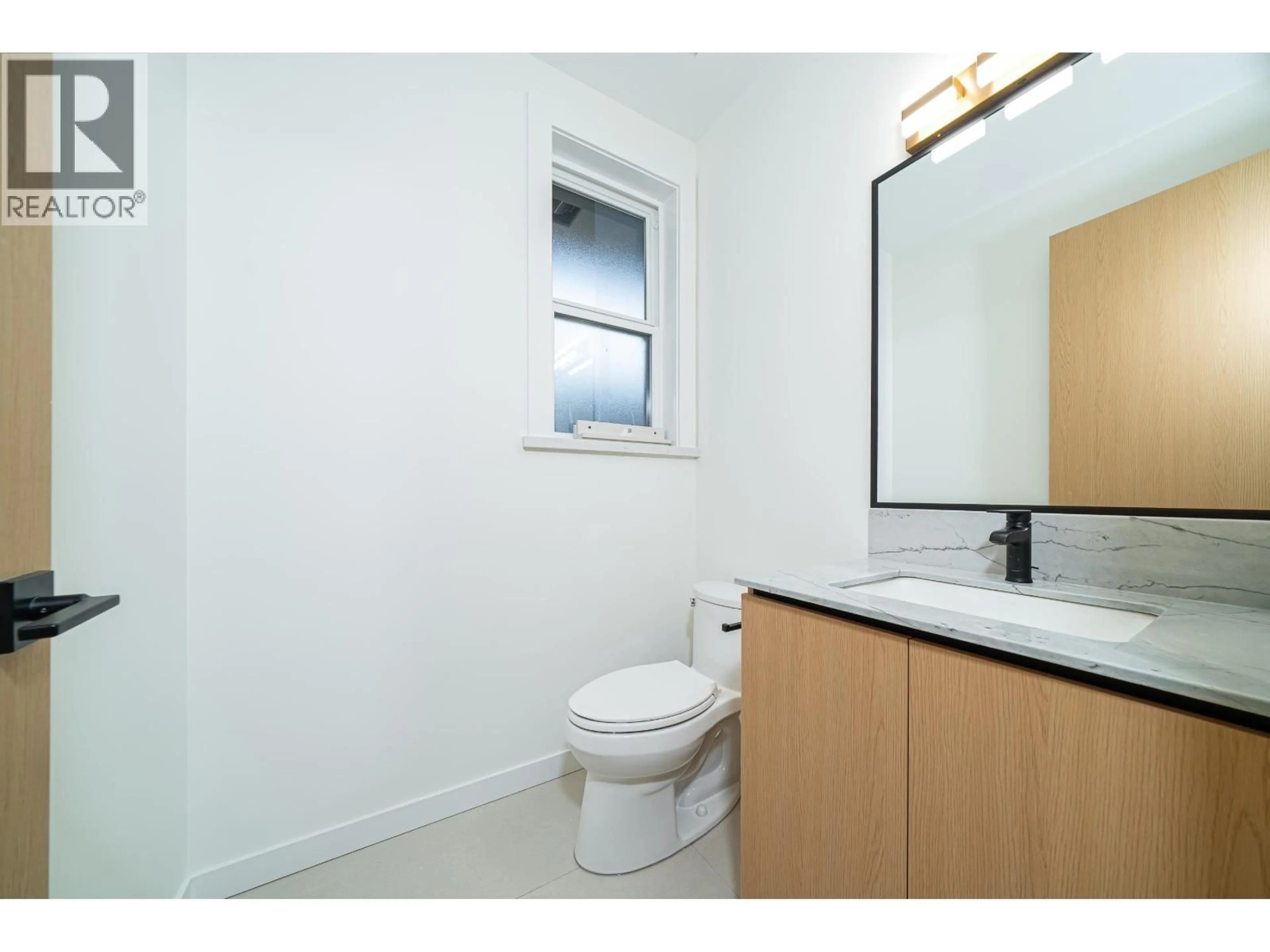 Standard bathroom, unknown for 2 - 5091 BUXTON STREET, Burnaby British Columbia V5H1J7