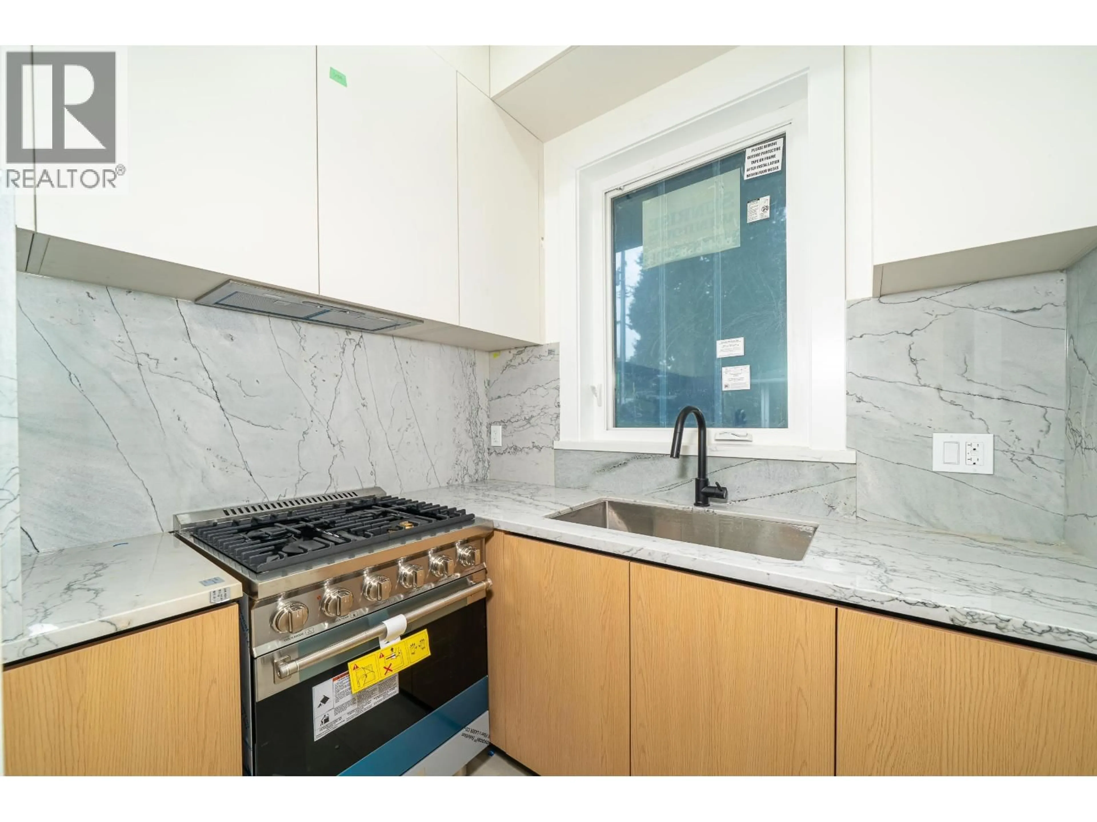 Standard kitchen, ceramic/tile floor for 2 - 5091 BUXTON STREET, Burnaby British Columbia V5H1J7