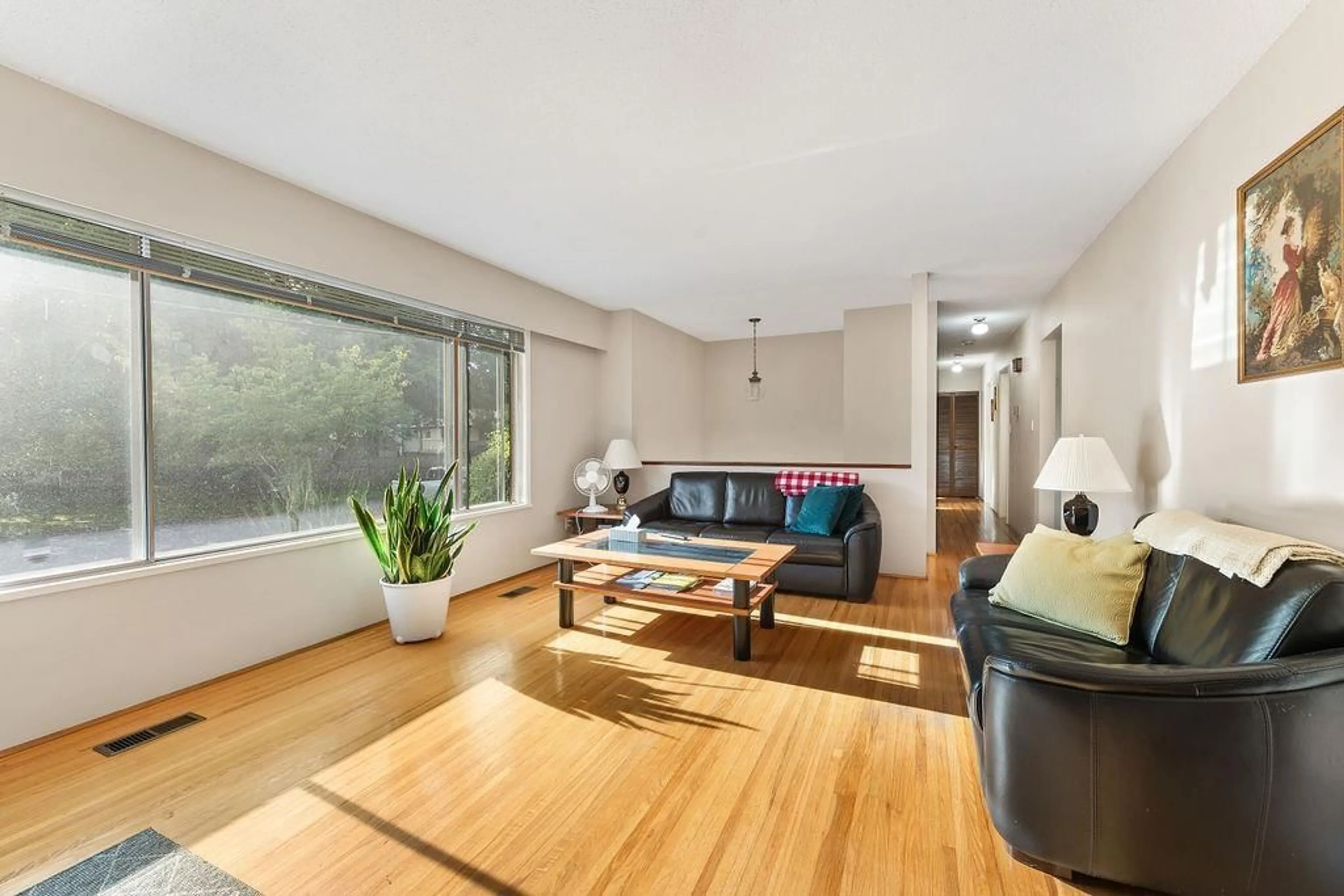 Living room with furniture, wood/laminate floor for 10974 144A, Surrey British Columbia V3R3R2