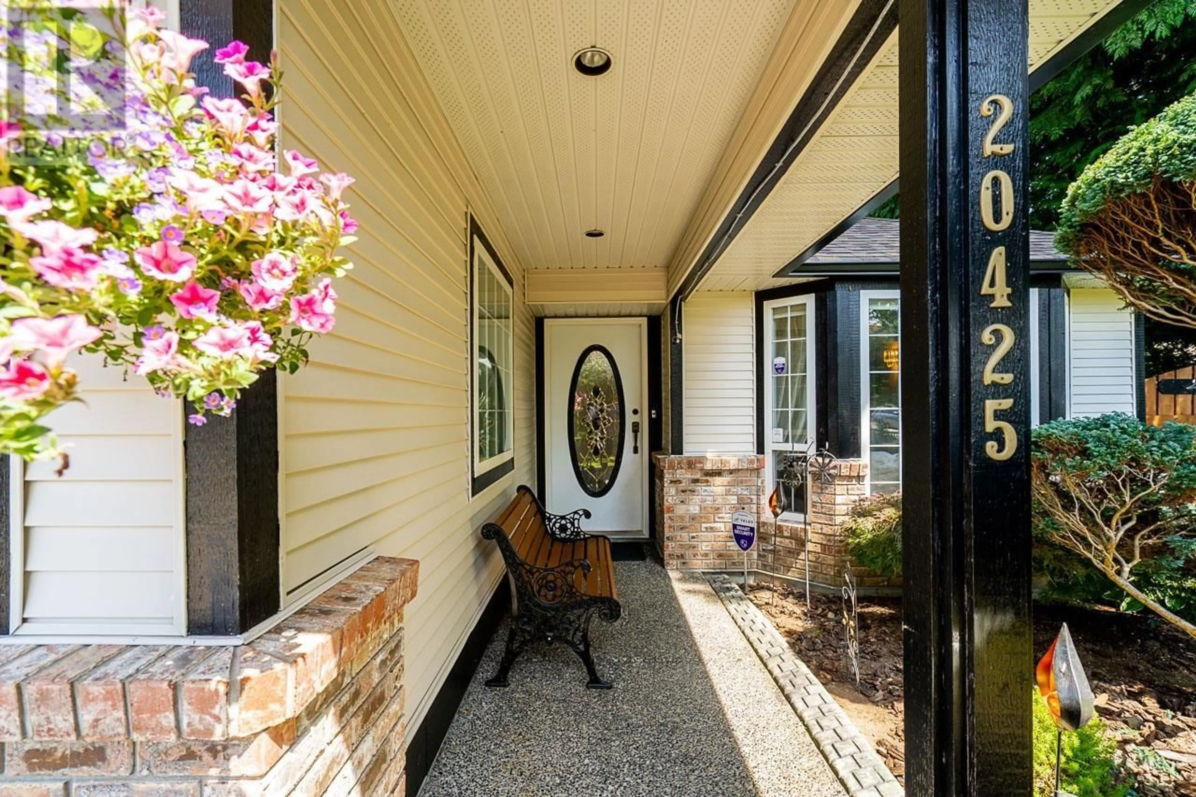 Indoor entryway for 20425 121B AVENUE, Maple Ridge British Columbia V2X2Z5