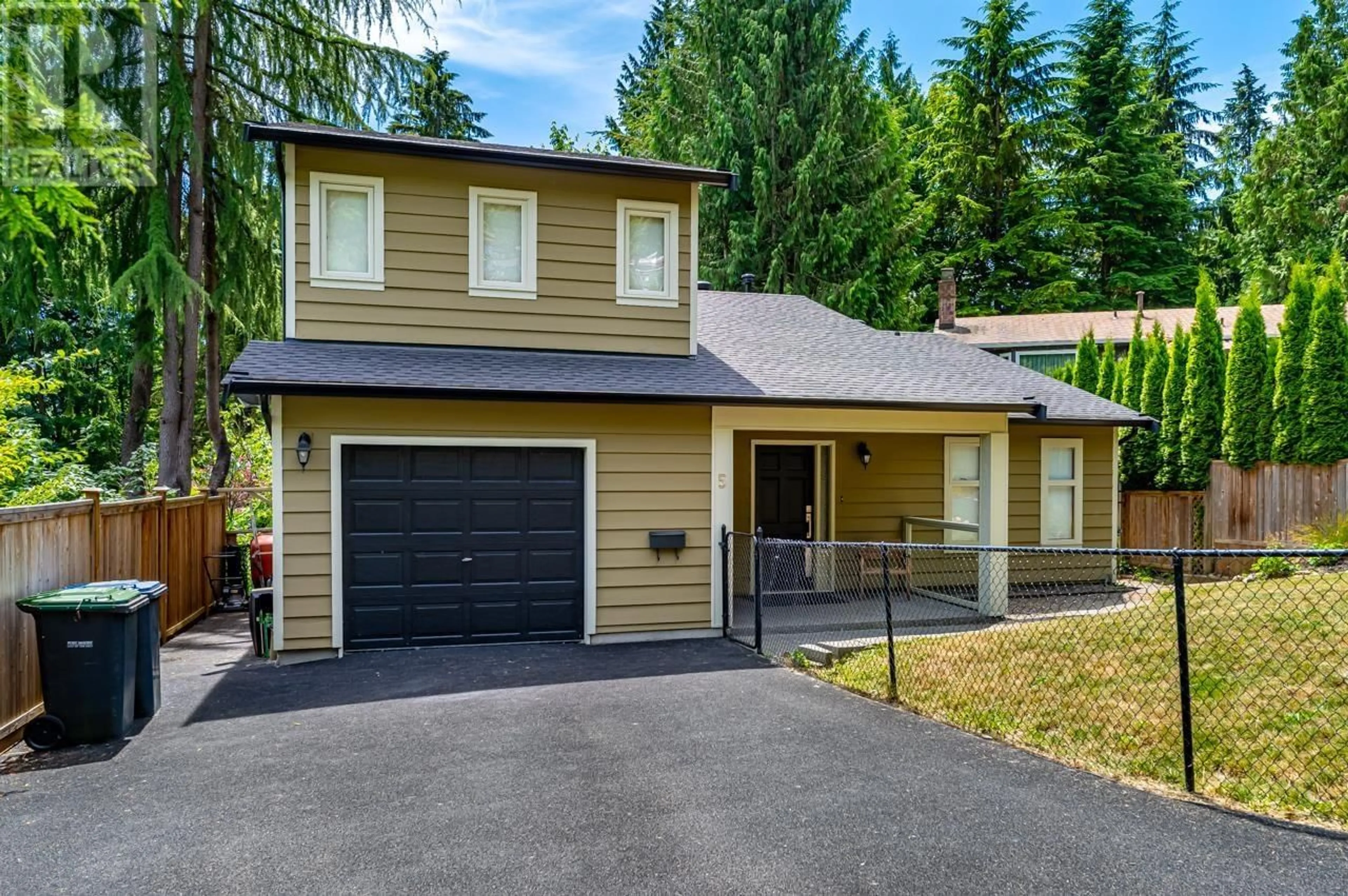 Home with vinyl exterior material, street for 5 VIEW COURT, Port Moody British Columbia V3H3X3