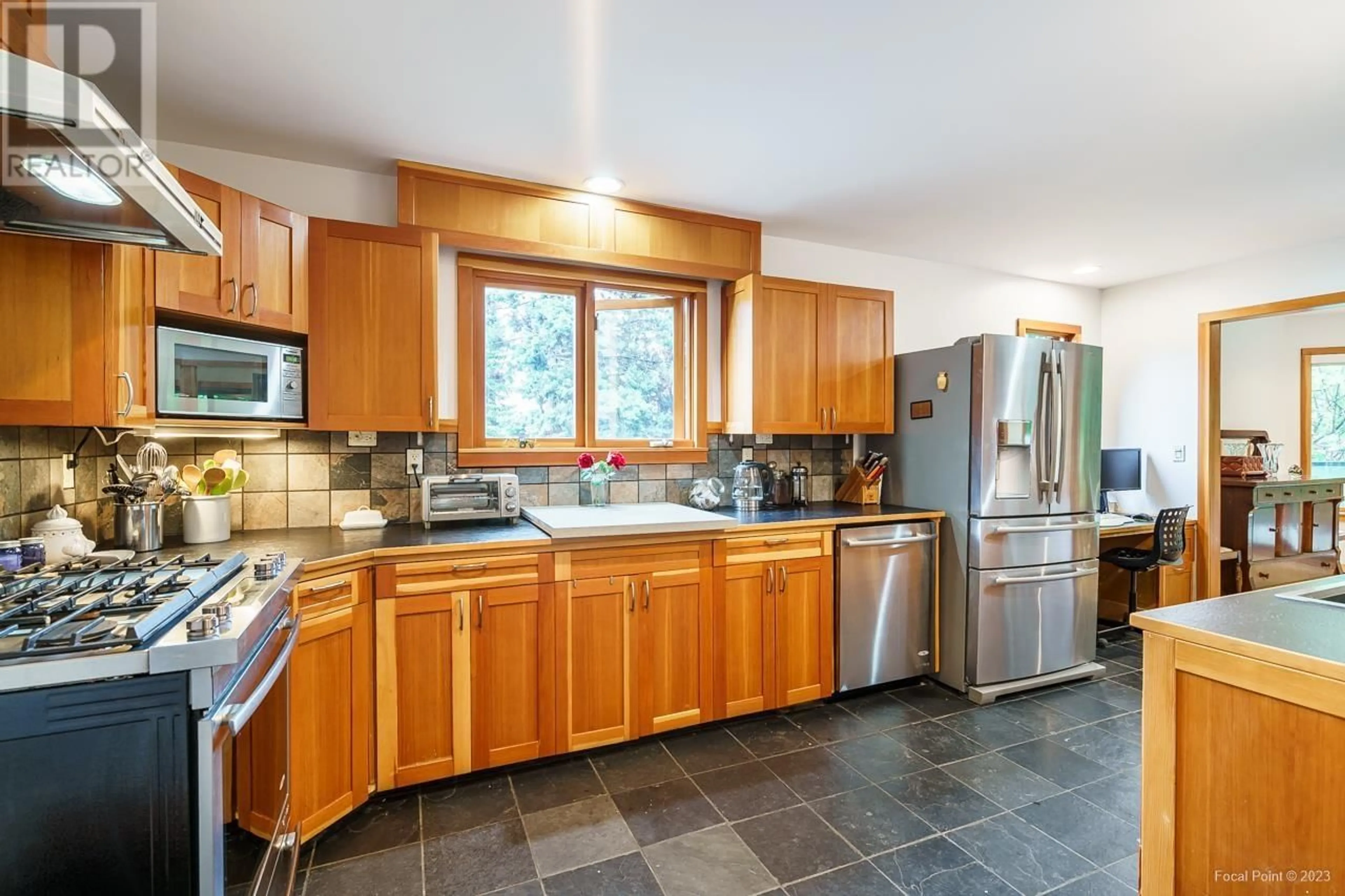 Open concept kitchen, ceramic/tile floor for 5 VIEW COURT, Port Moody British Columbia V3H3X3