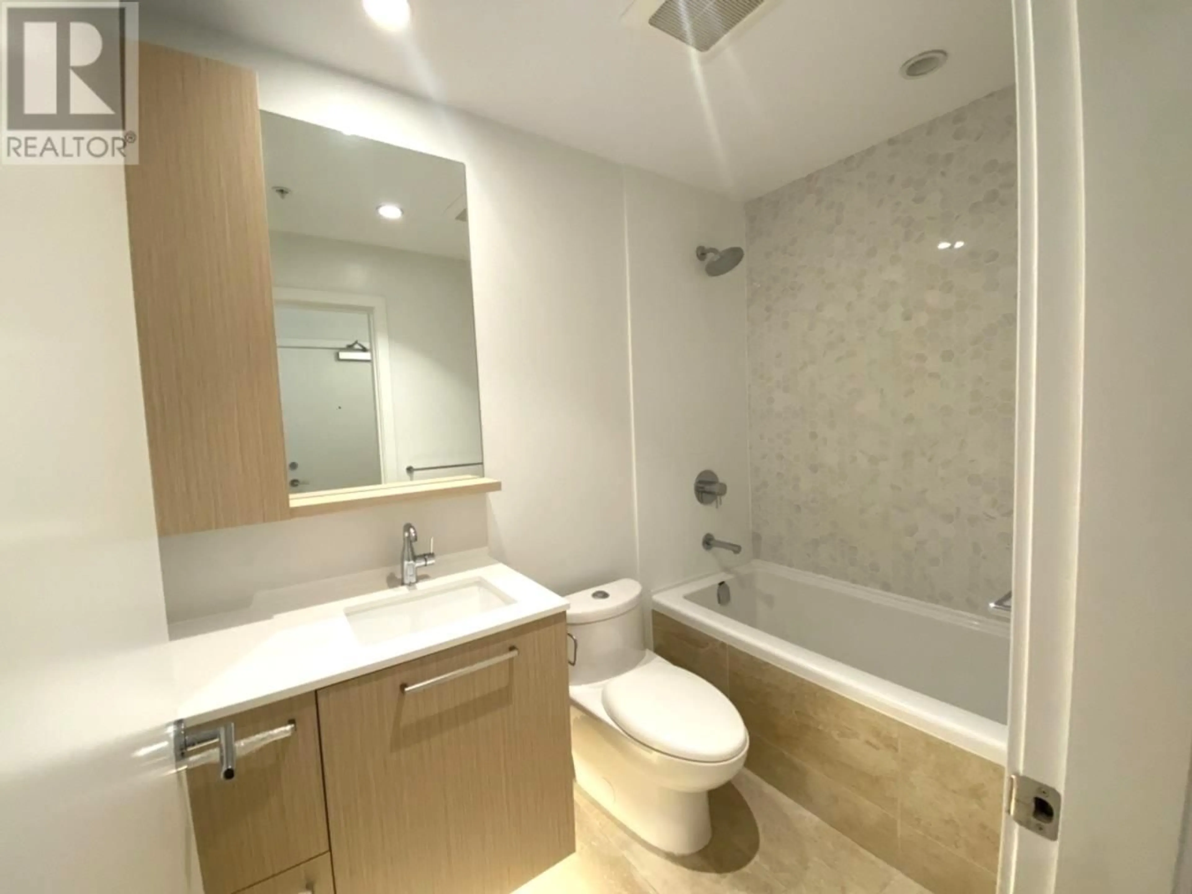 Standard bathroom, unknown for 1407 - 567 CLARKE ROAD, Coquitlam British Columbia V3J0K7