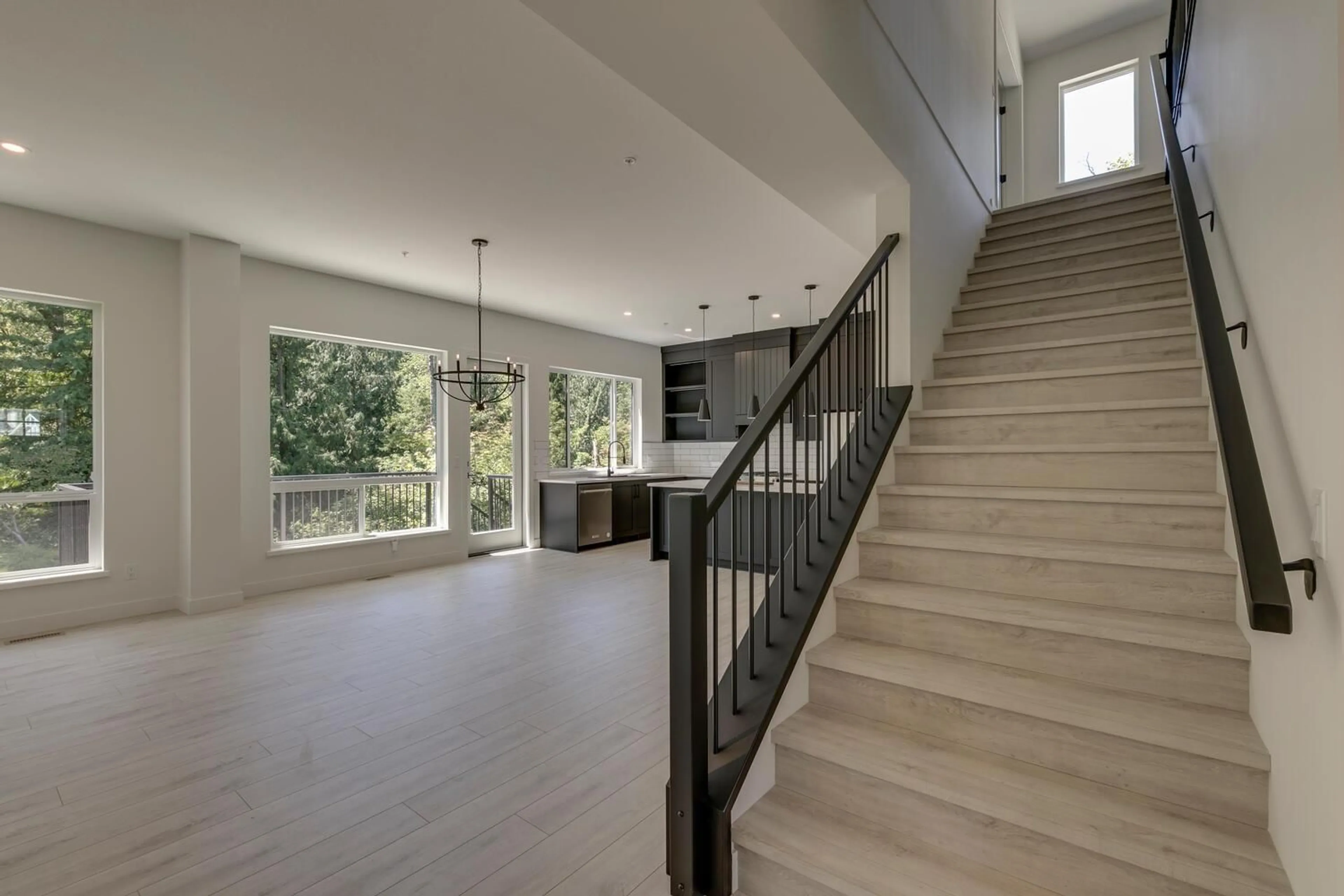 Indoor foyer for 31504 MCCREATH, Mission British Columbia V4S1E6