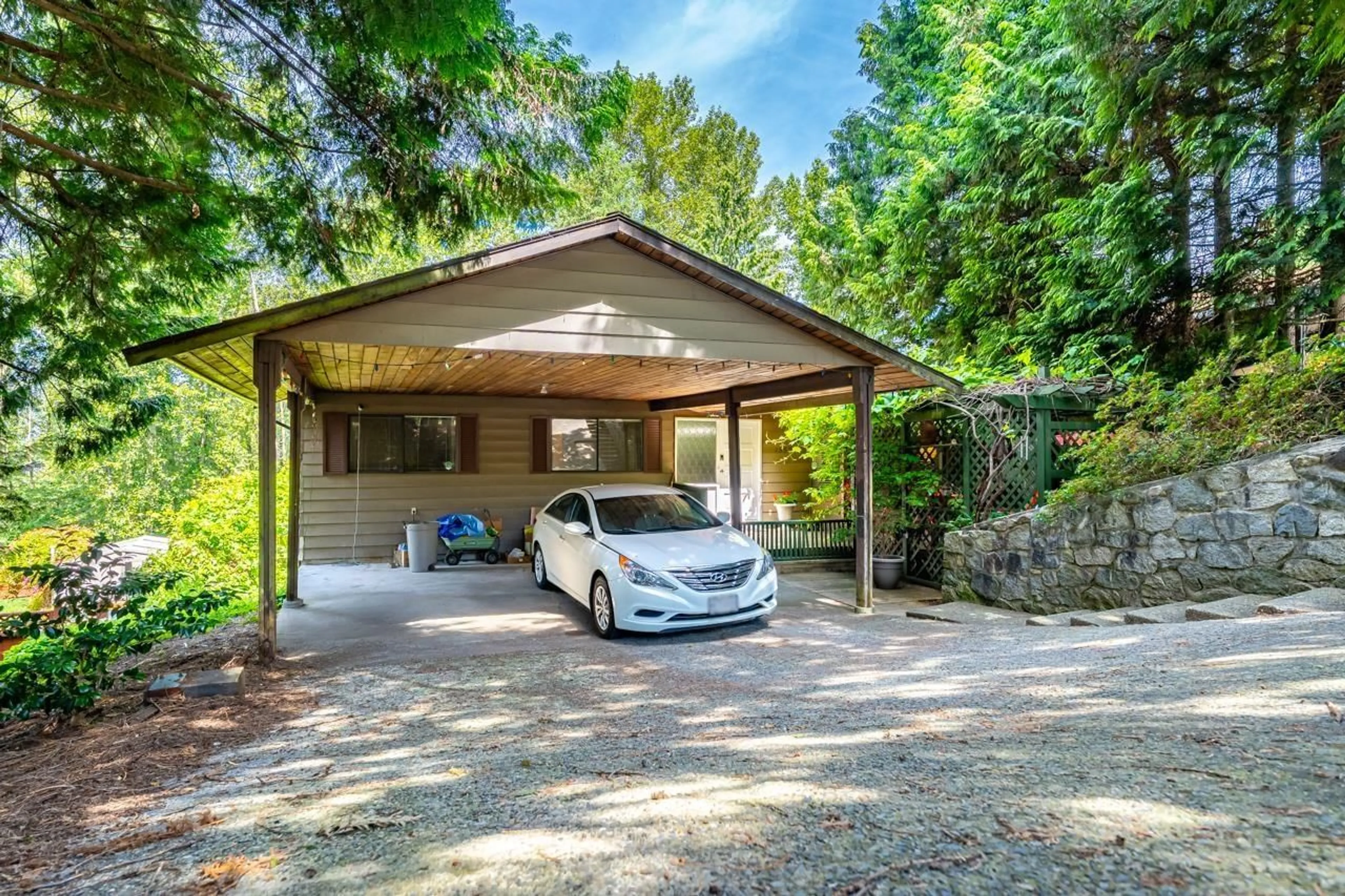 Indoor garage for 13575 CRESTVIEW, Surrey British Columbia V3R6V6