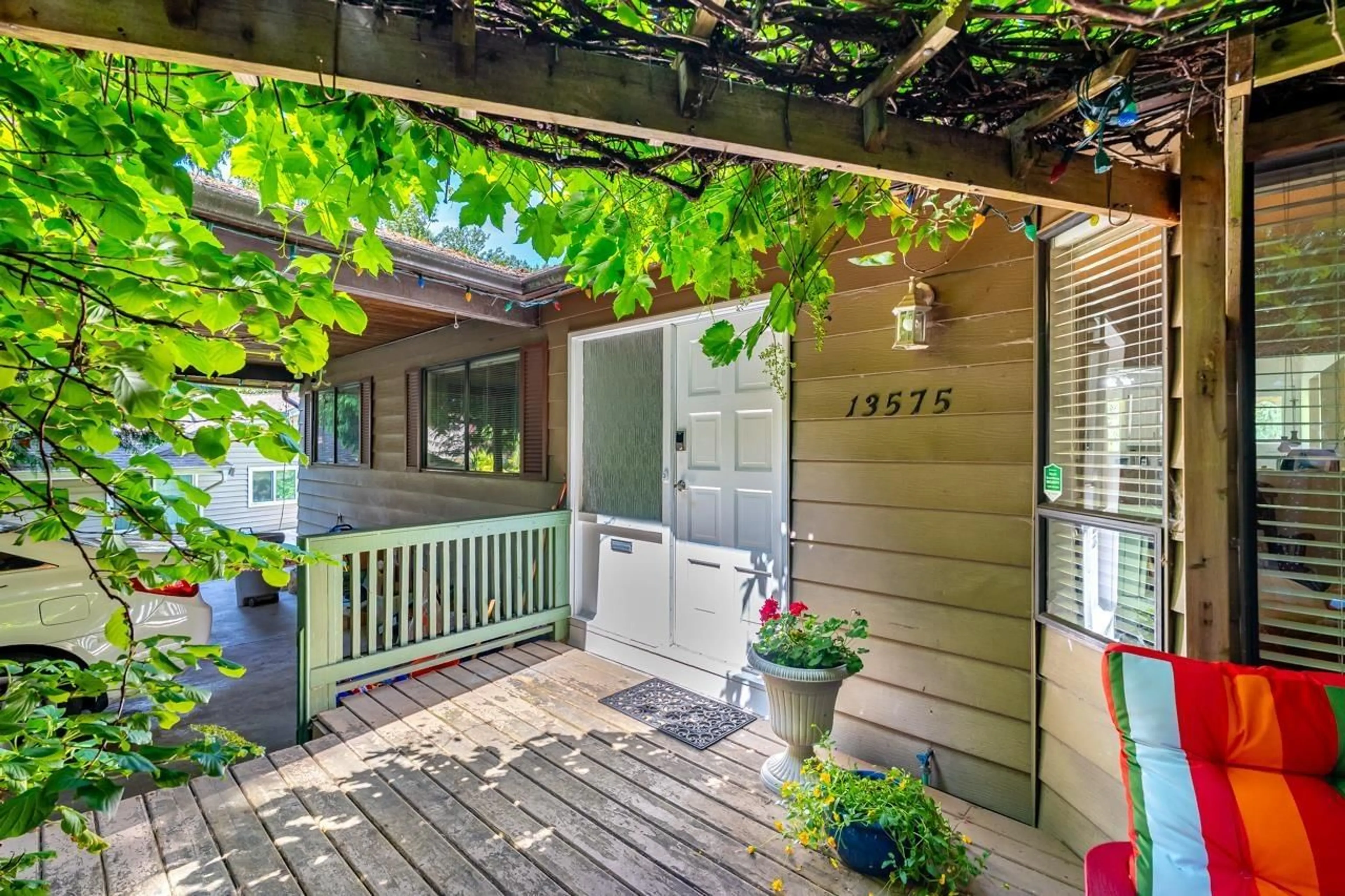 Patio, street for 13575 CRESTVIEW, Surrey British Columbia V3R6V6