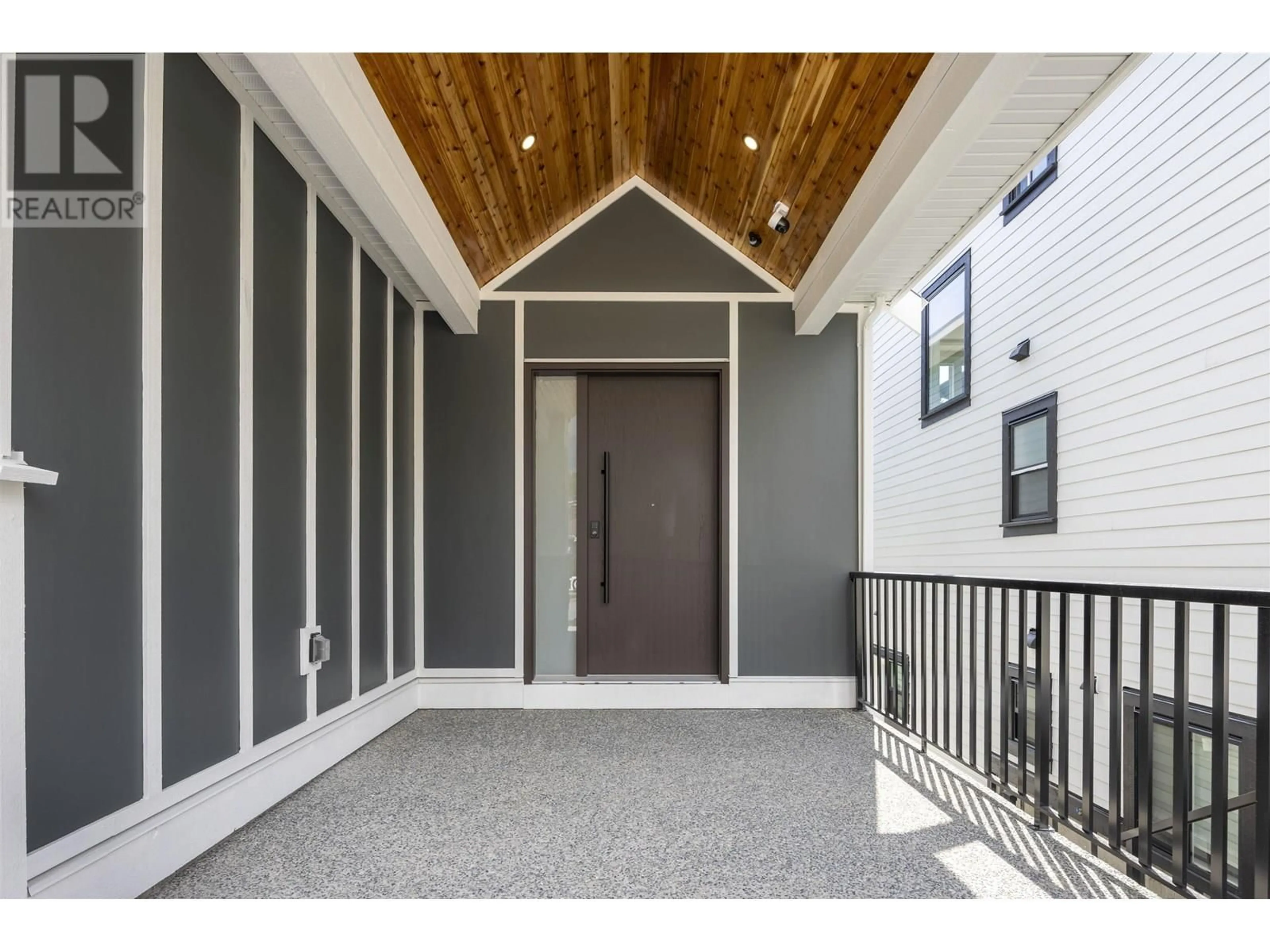 Indoor entryway for 3336 PRINCETON AVENUE, Coquitlam British Columbia V3E3G8