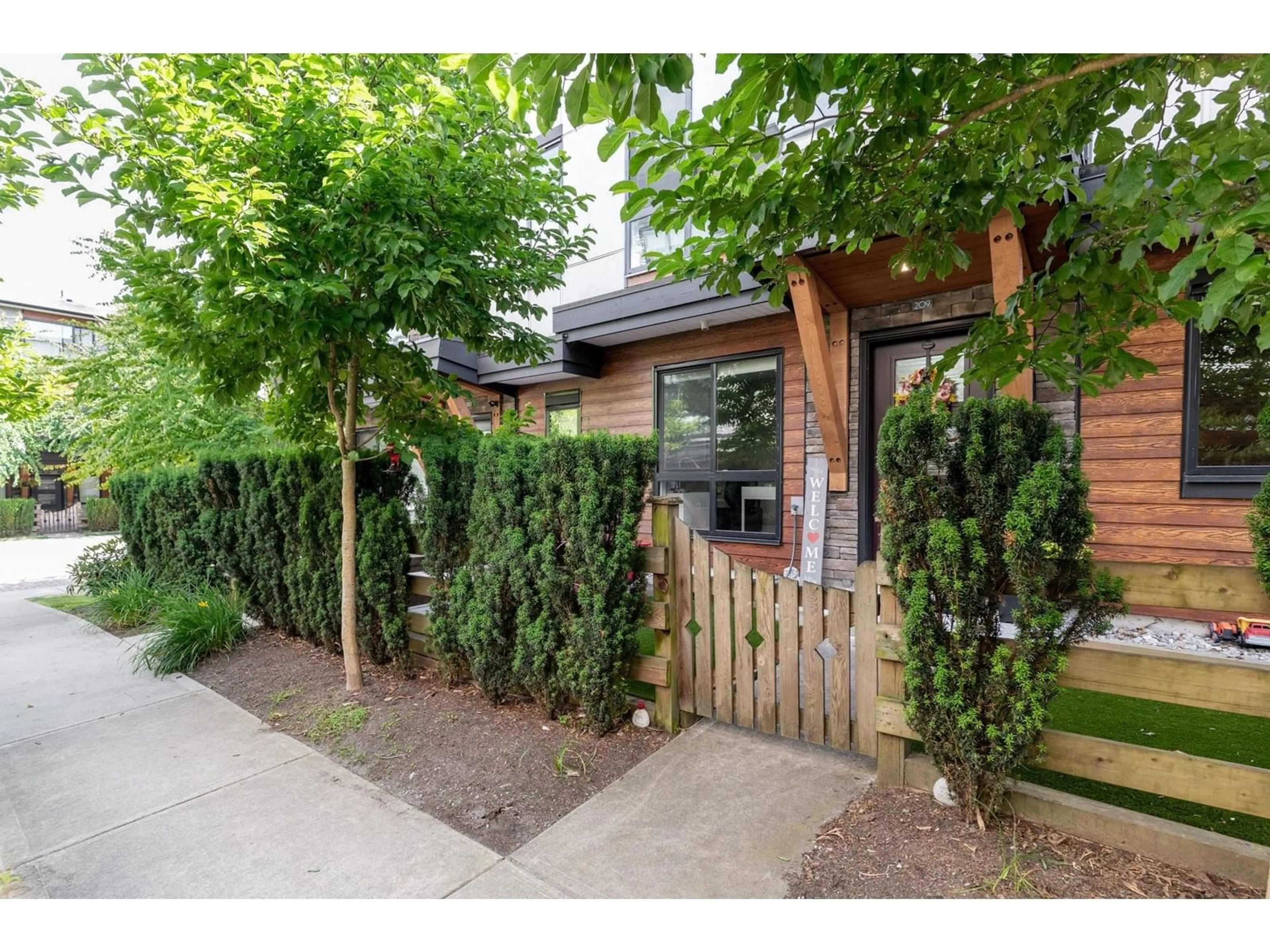 Unknown for 209 - 16488 64, Surrey British Columbia V3S6X6