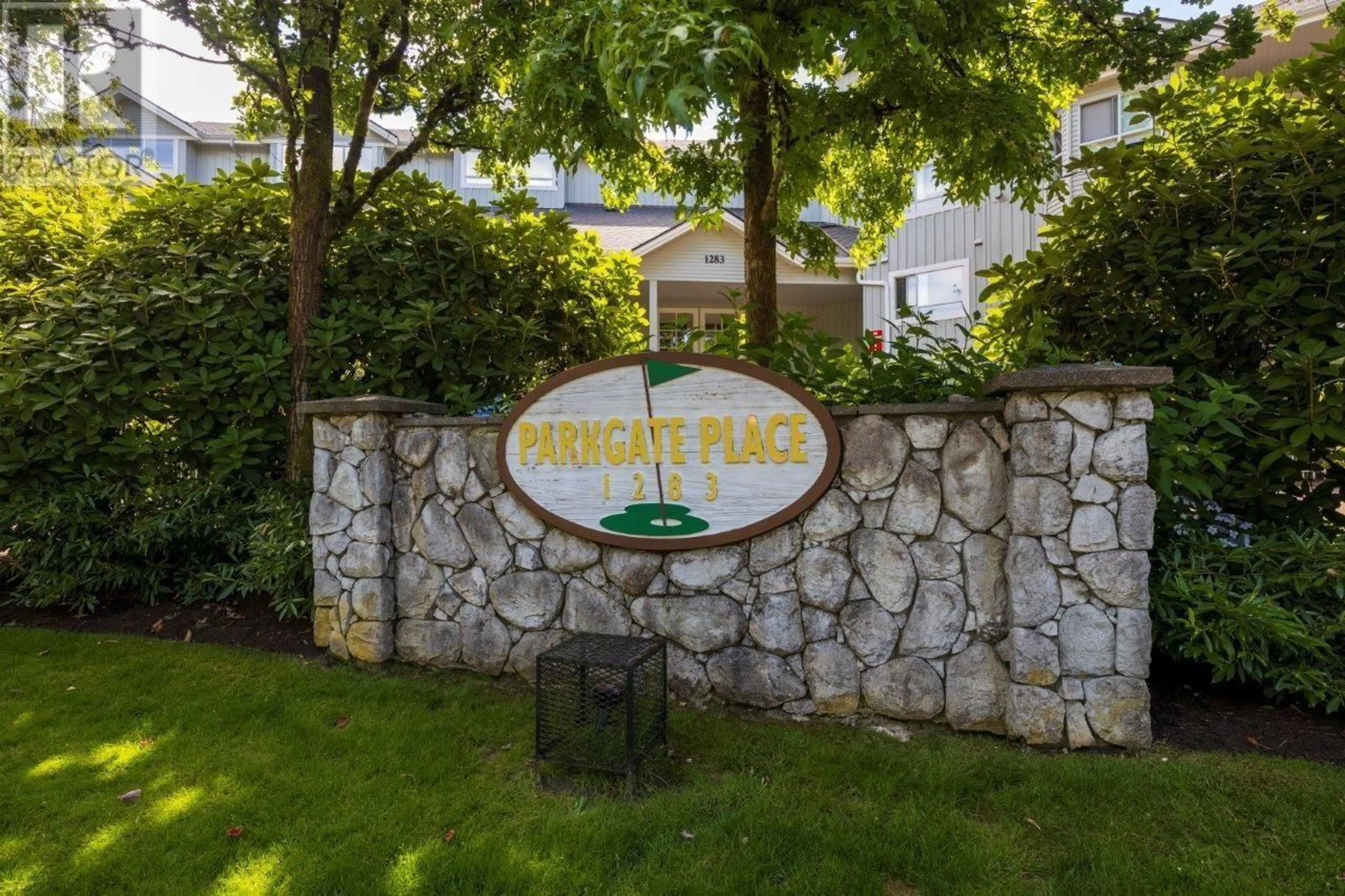 Patio, street for 401 - 1283 PARKGATE AVENUE, North Vancouver British Columbia V7H3A3