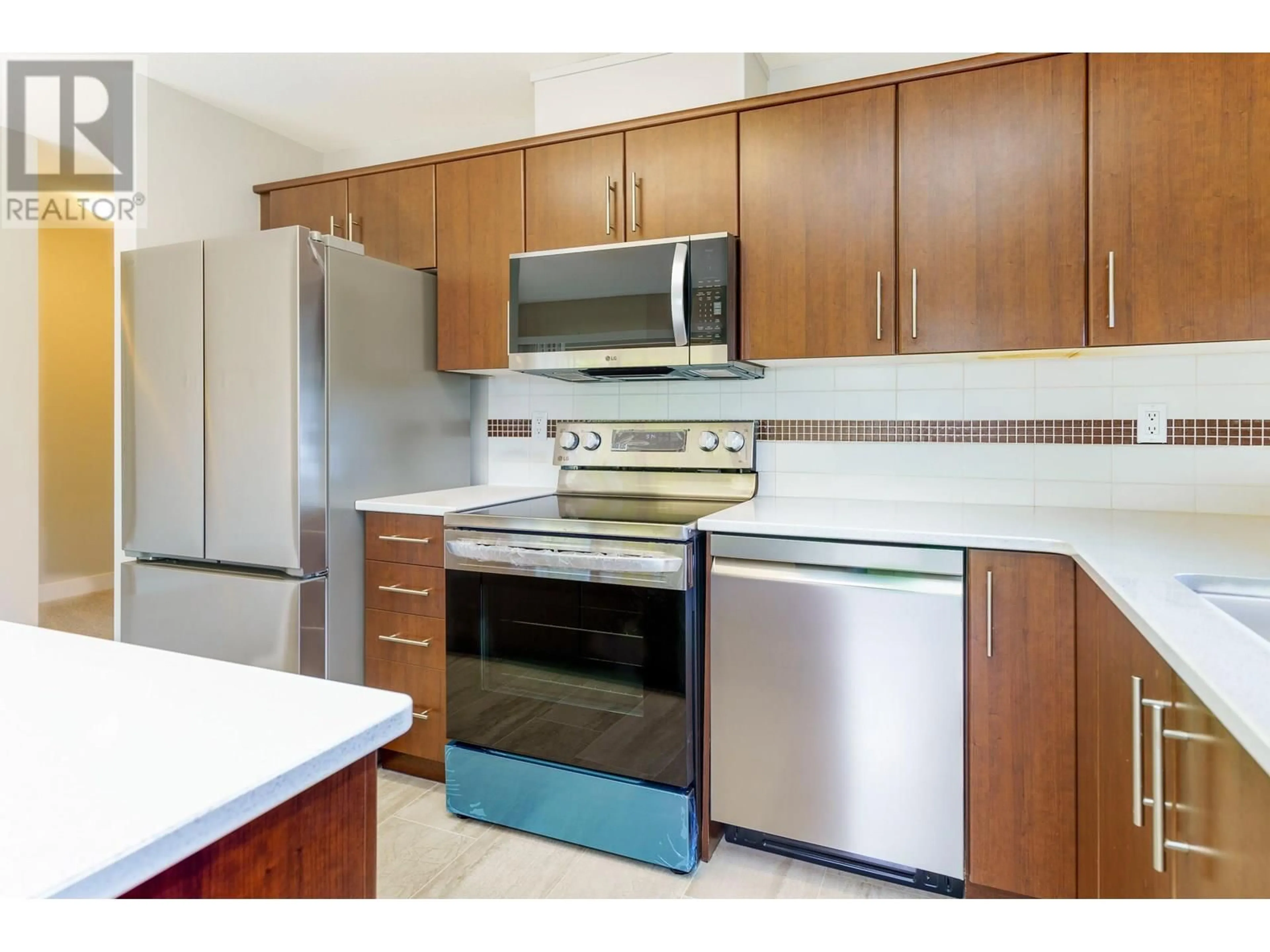 Standard kitchen, unknown for 423 - 12238 224 STREET, Maple Ridge British Columbia V2X8W5
