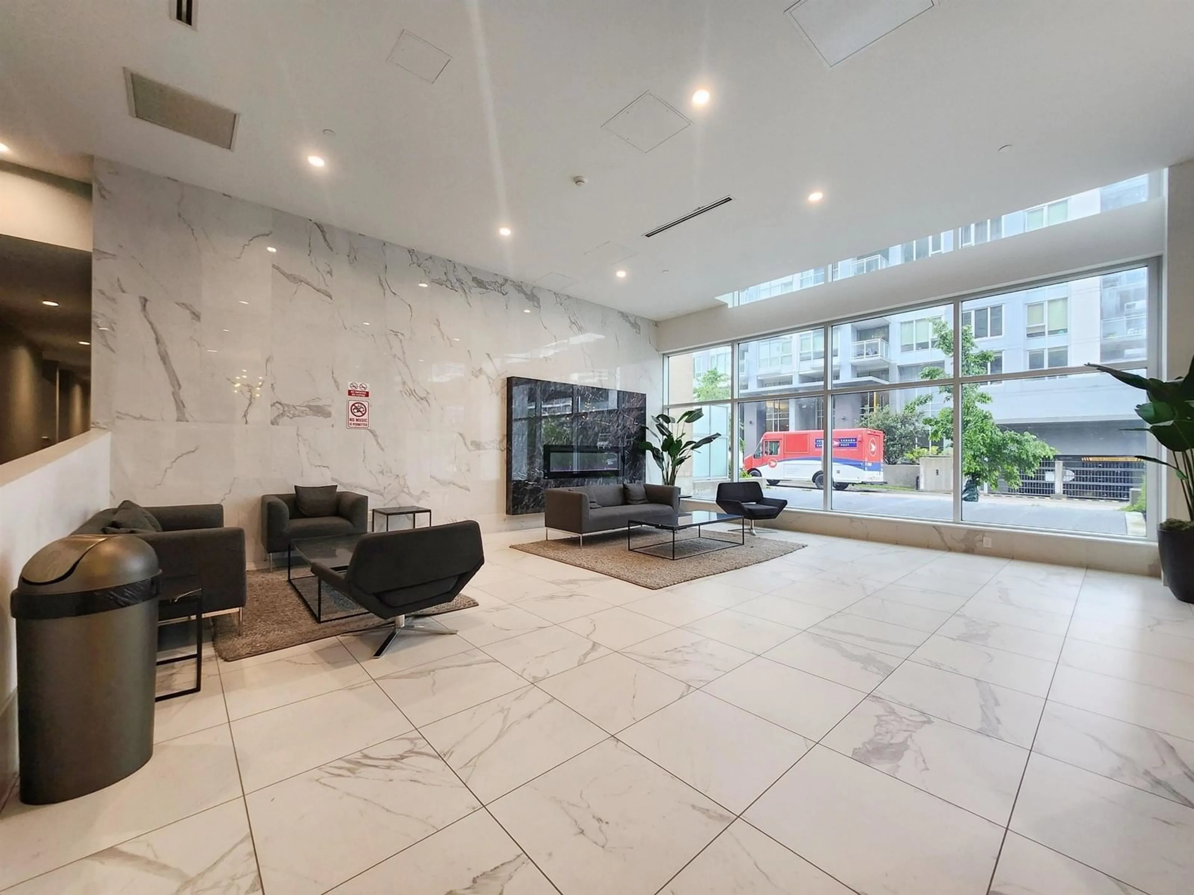 Lobby for 4105 - 13350 CENTRAL, Surrey British Columbia V3T0S1