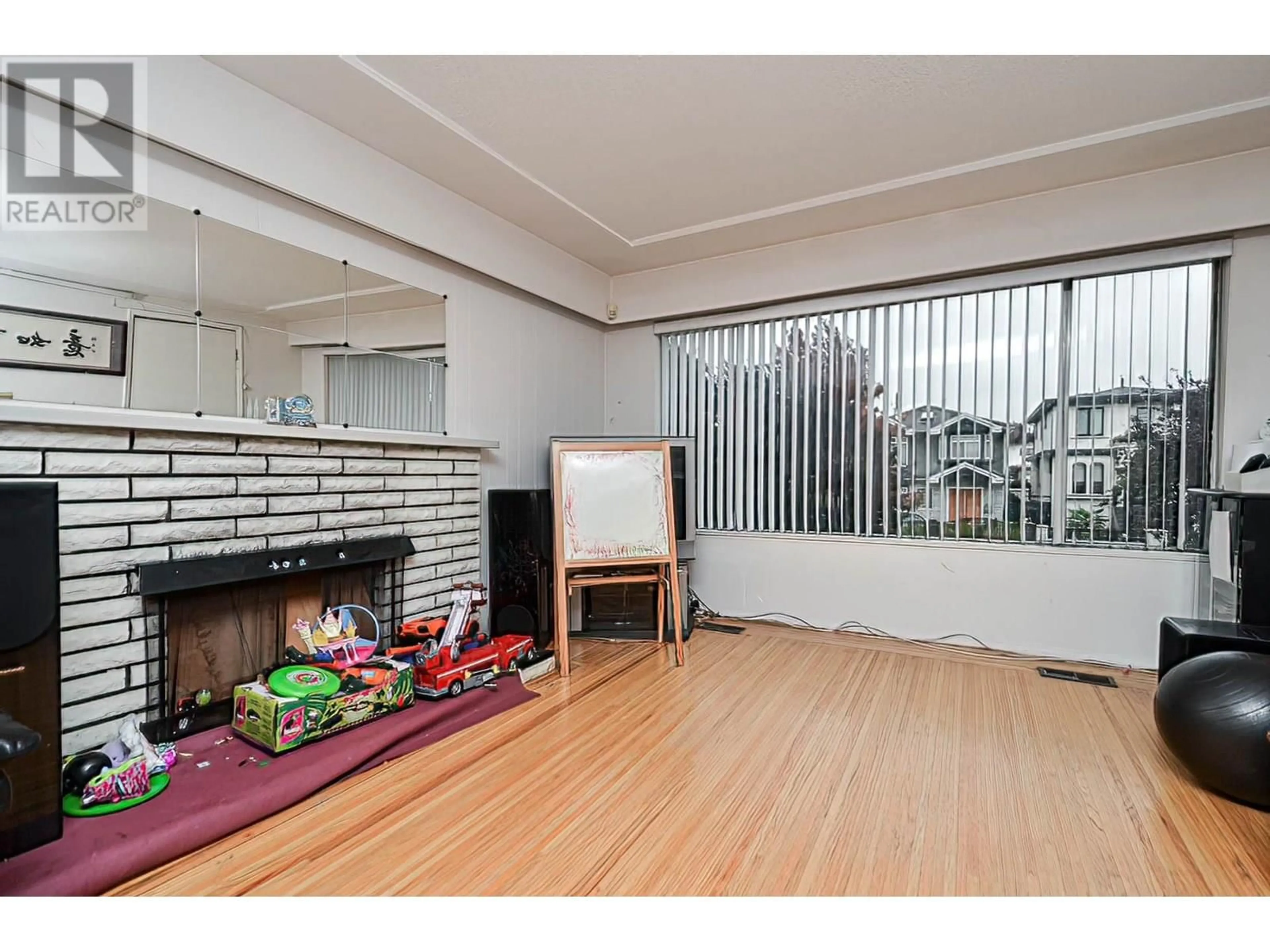 A pic of a room for 6021 COMMERCIAL STREET, Vancouver British Columbia V5P3P1