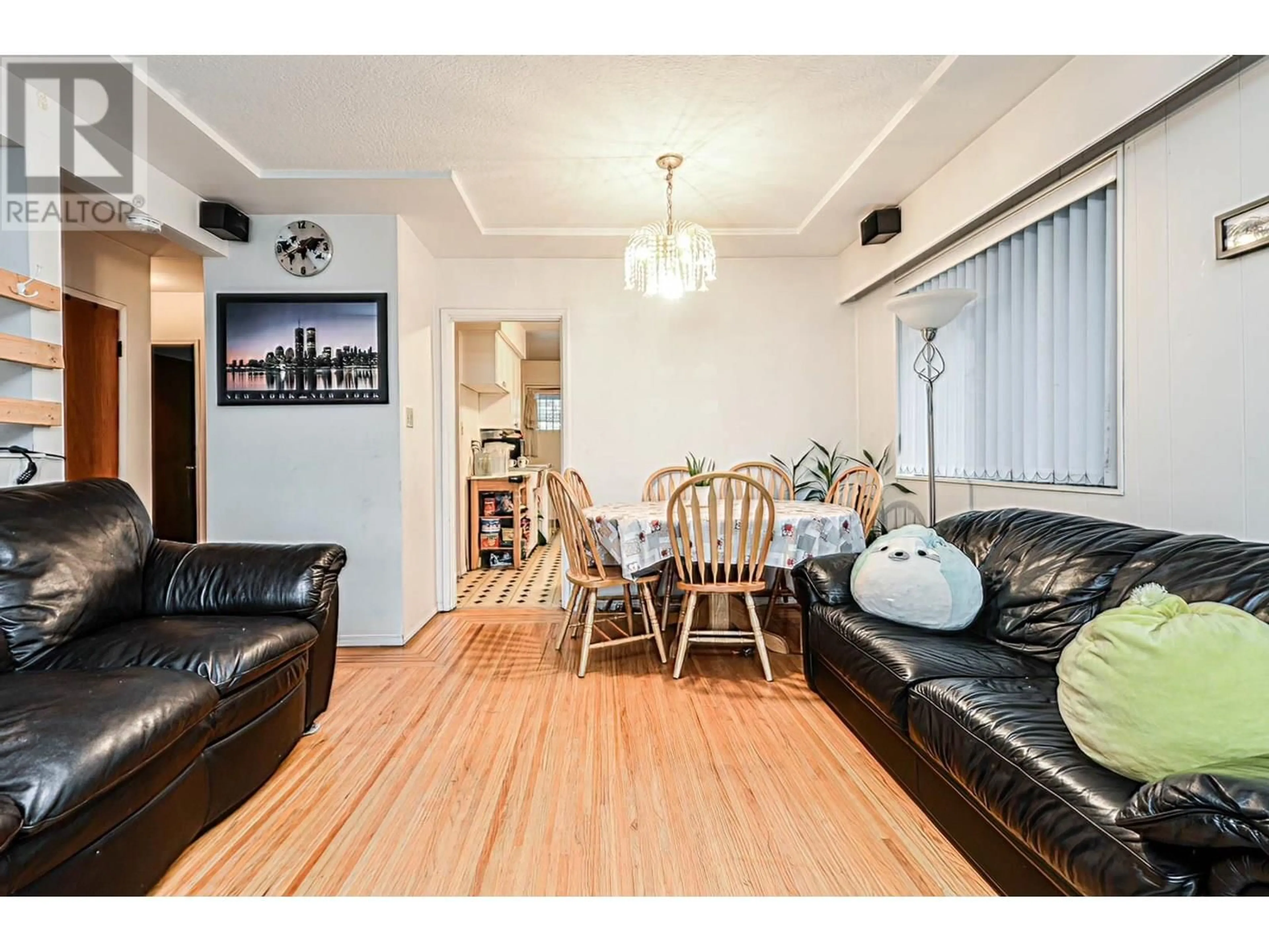 Living room with furniture, wood/laminate floor for 6021 COMMERCIAL STREET, Vancouver British Columbia V5P3P1