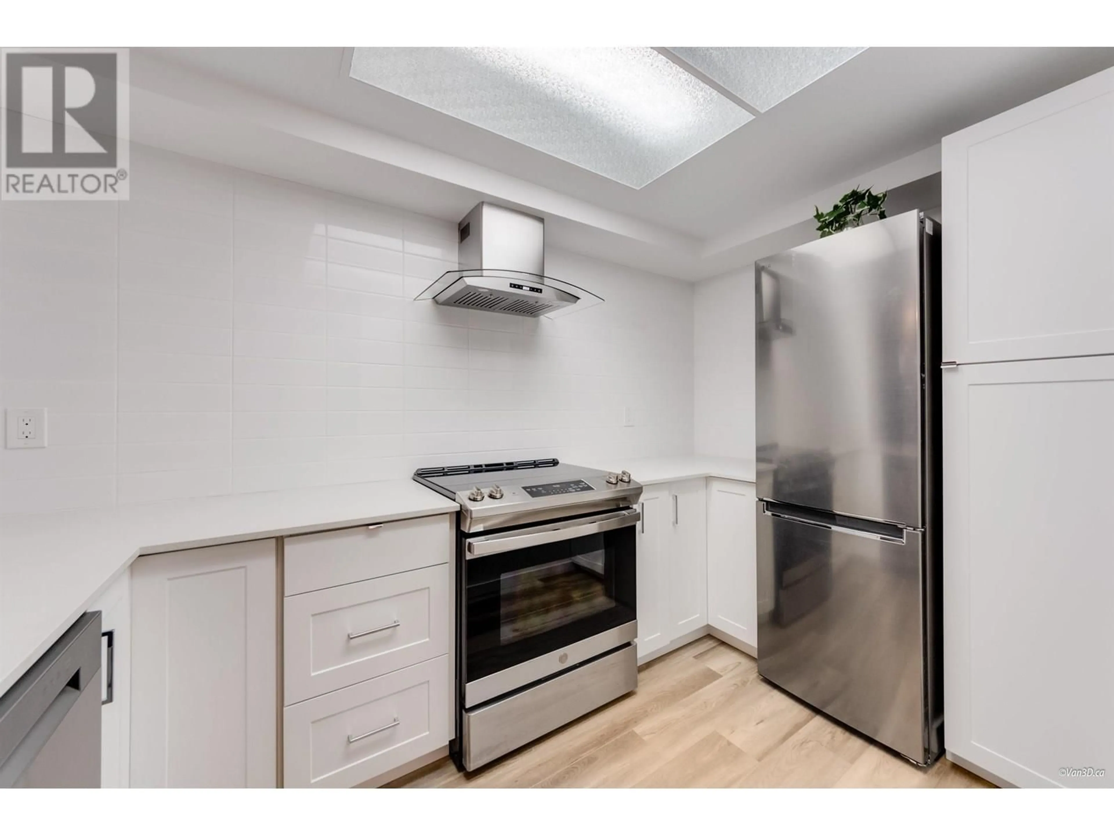 Standard kitchen, unknown for 601 - 460 WESTVIEW STREET, Coquitlam British Columbia V3K6C9