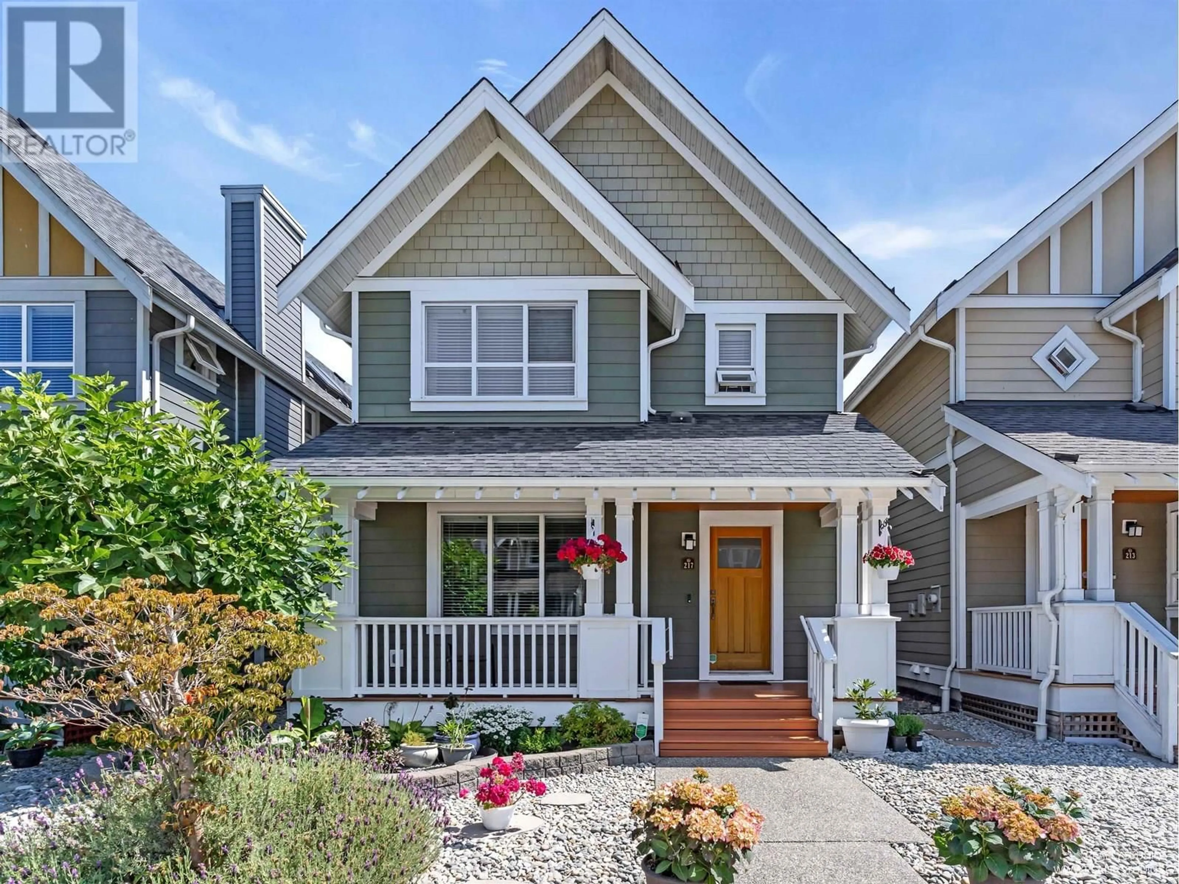 Home with vinyl exterior material, street for 217 JENSEN STREET, New Westminster British Columbia V3M0E7