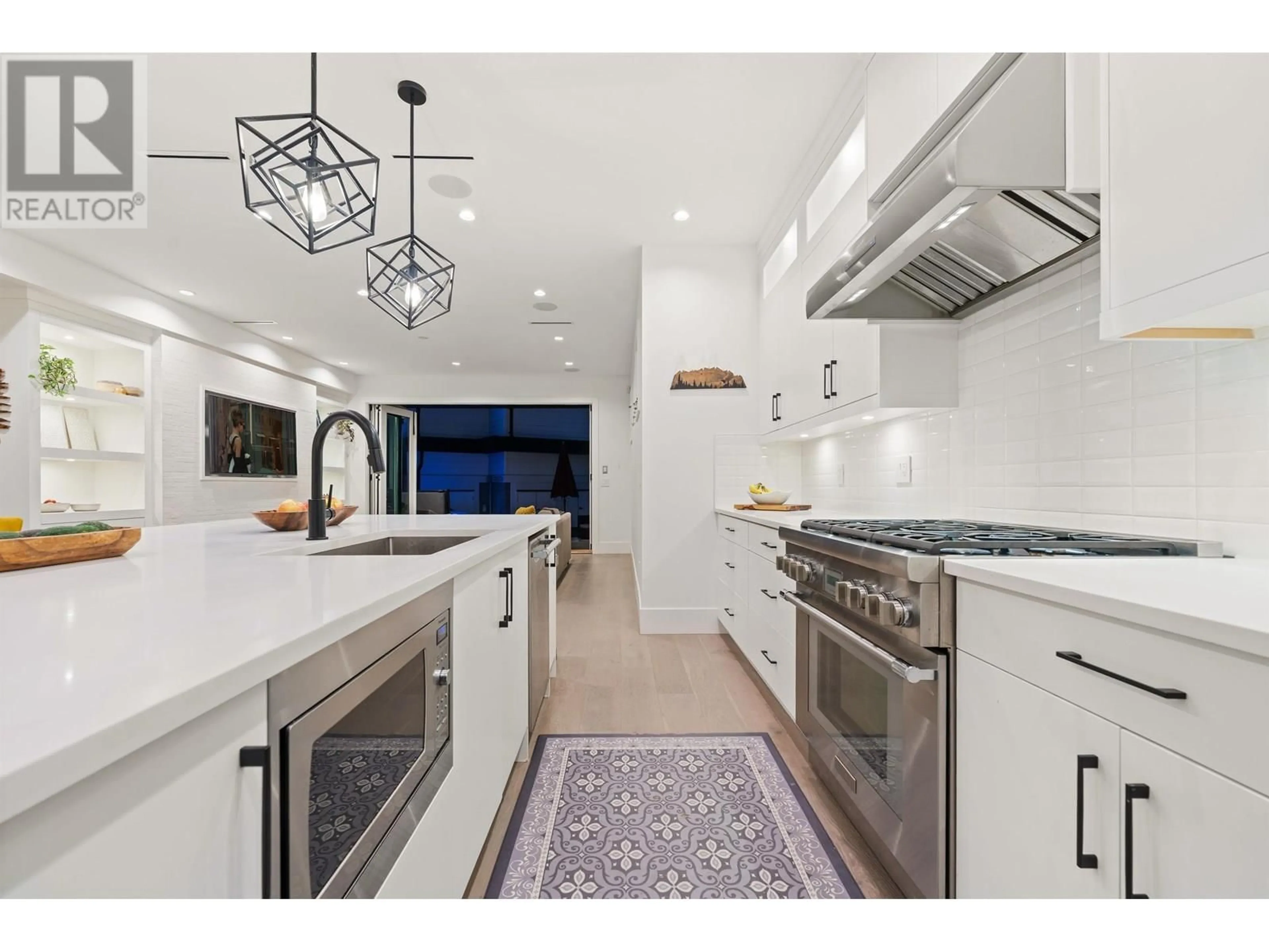 Contemporary kitchen, ceramic/tile floor for 336 KEITH ROAD, North Vancouver British Columbia V7L1V7