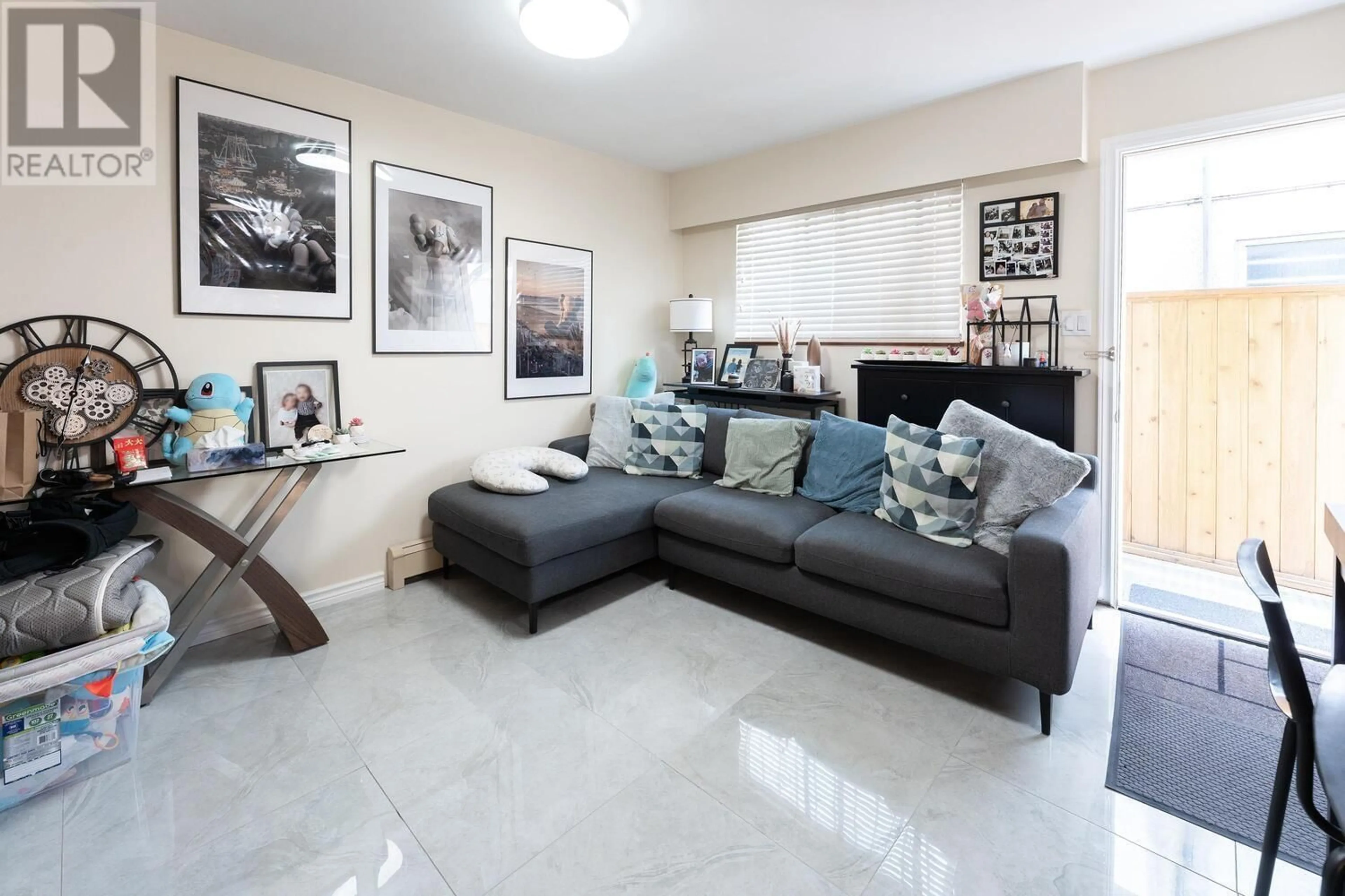 Living room with furniture, unknown for 3289 VENABLES STREET, Vancouver British Columbia V5K2S5