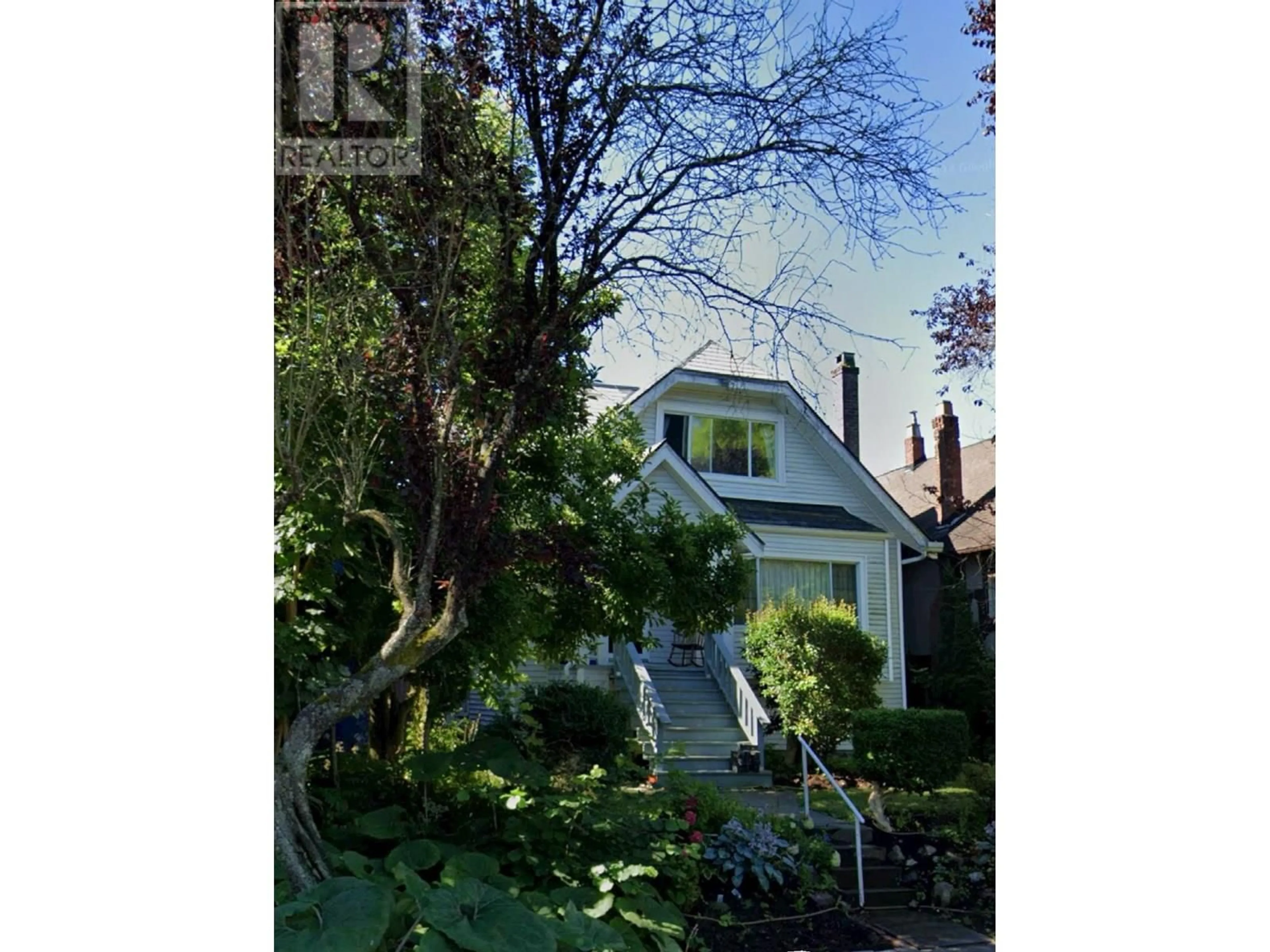 A pic from outside/outdoor area/front of a property/back of a property/a pic from drone, street for 4538 12TH AVENUE, Vancouver British Columbia V6R2R5