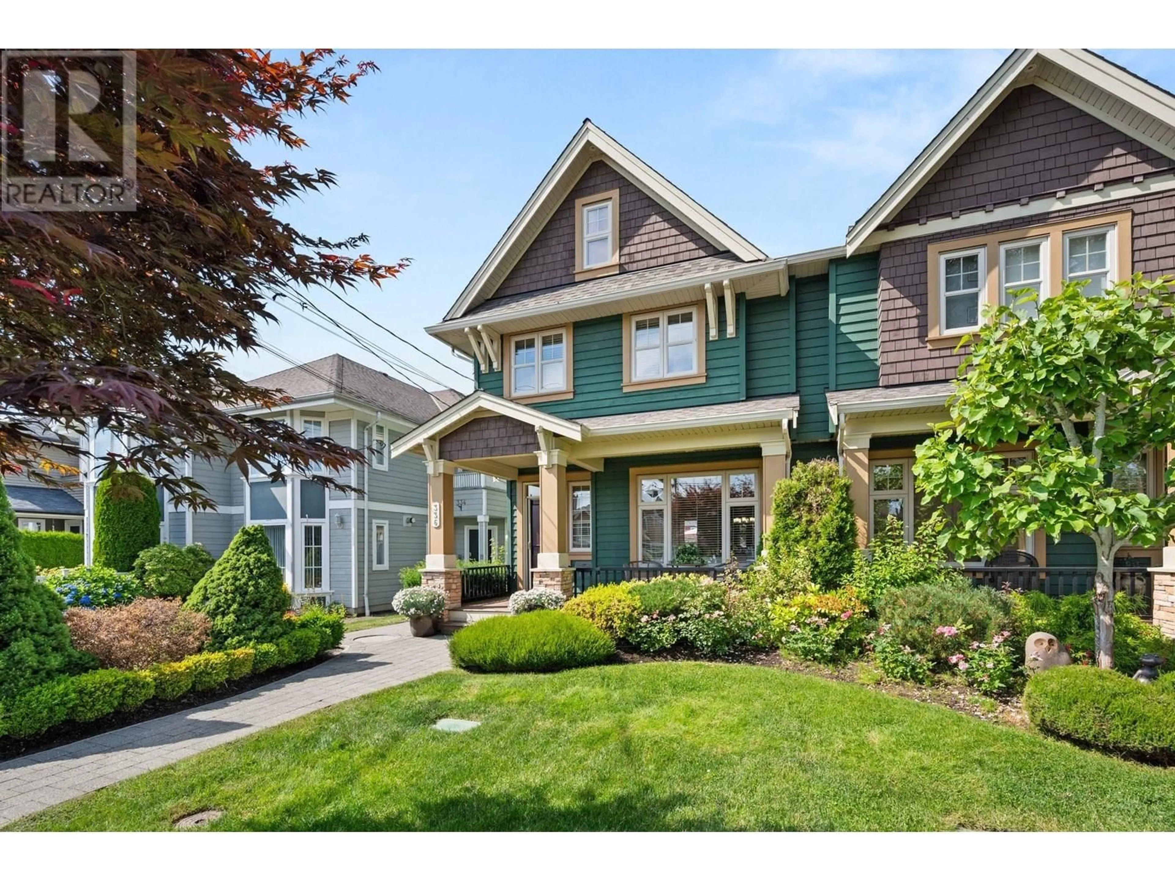 Home with vinyl exterior material, street for 336 12TH STREET, North Vancouver British Columbia V7L2J9