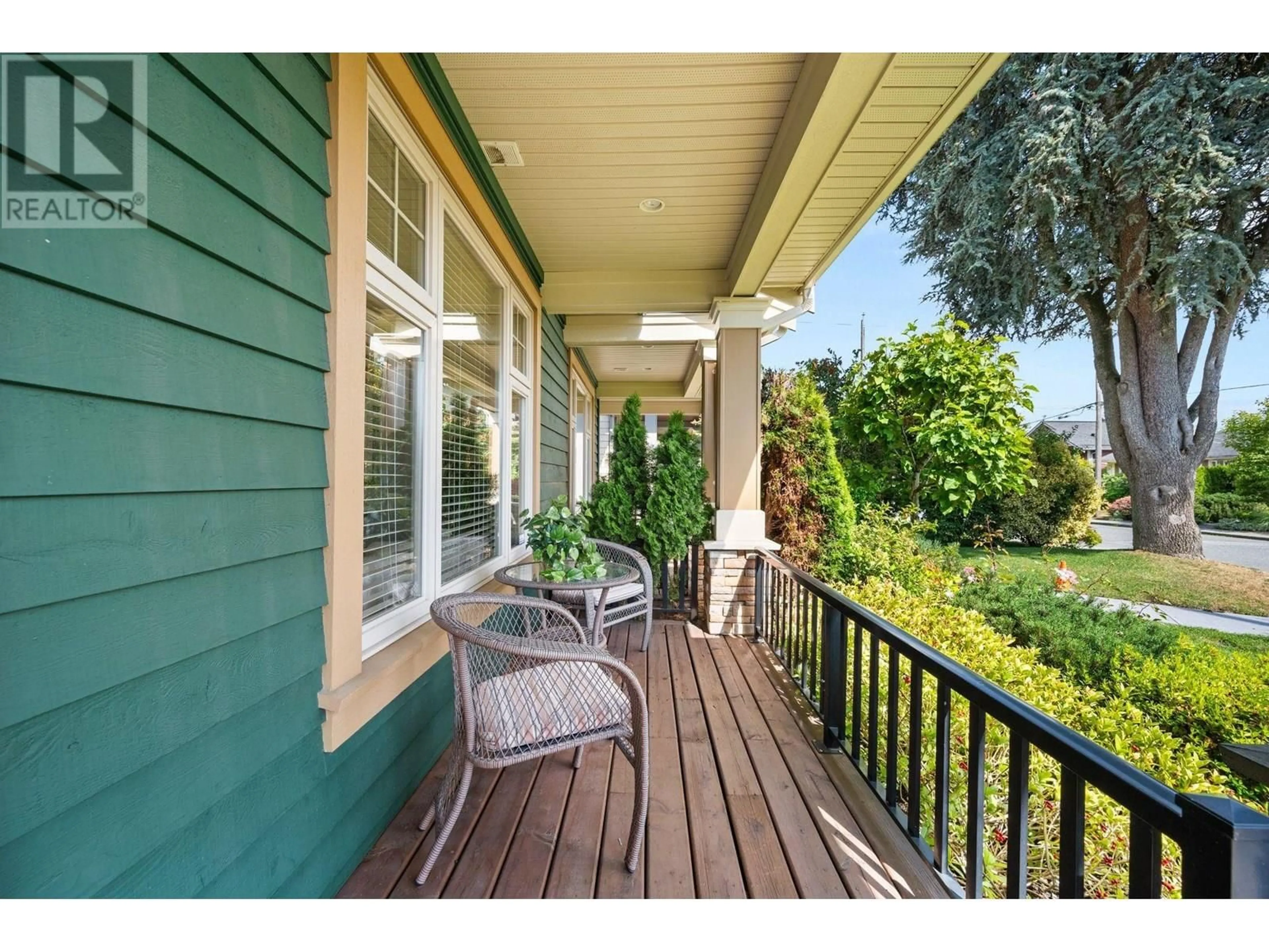 Patio, street for 336 12TH STREET, North Vancouver British Columbia V7L2J9