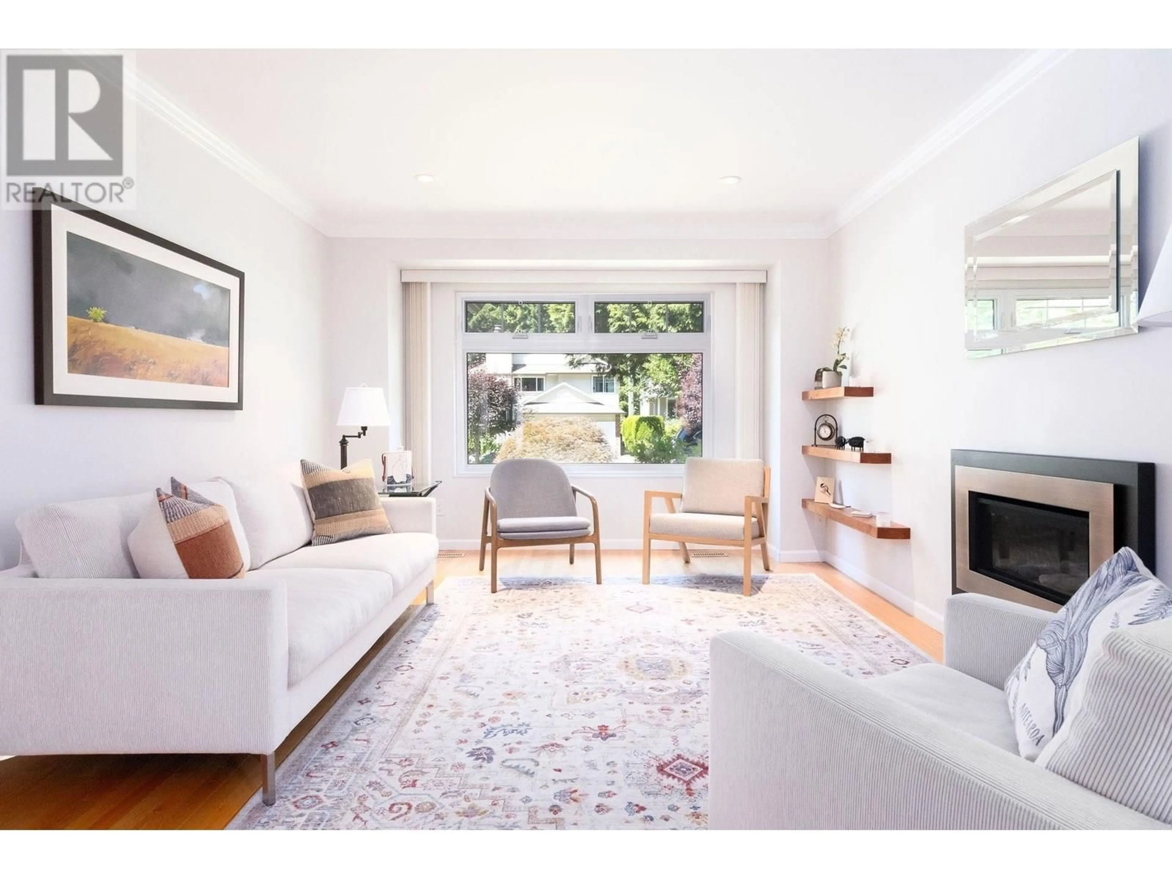 Living room with furniture, unknown for 1504 JUBILEE COURT, North Vancouver British Columbia V7G2B9