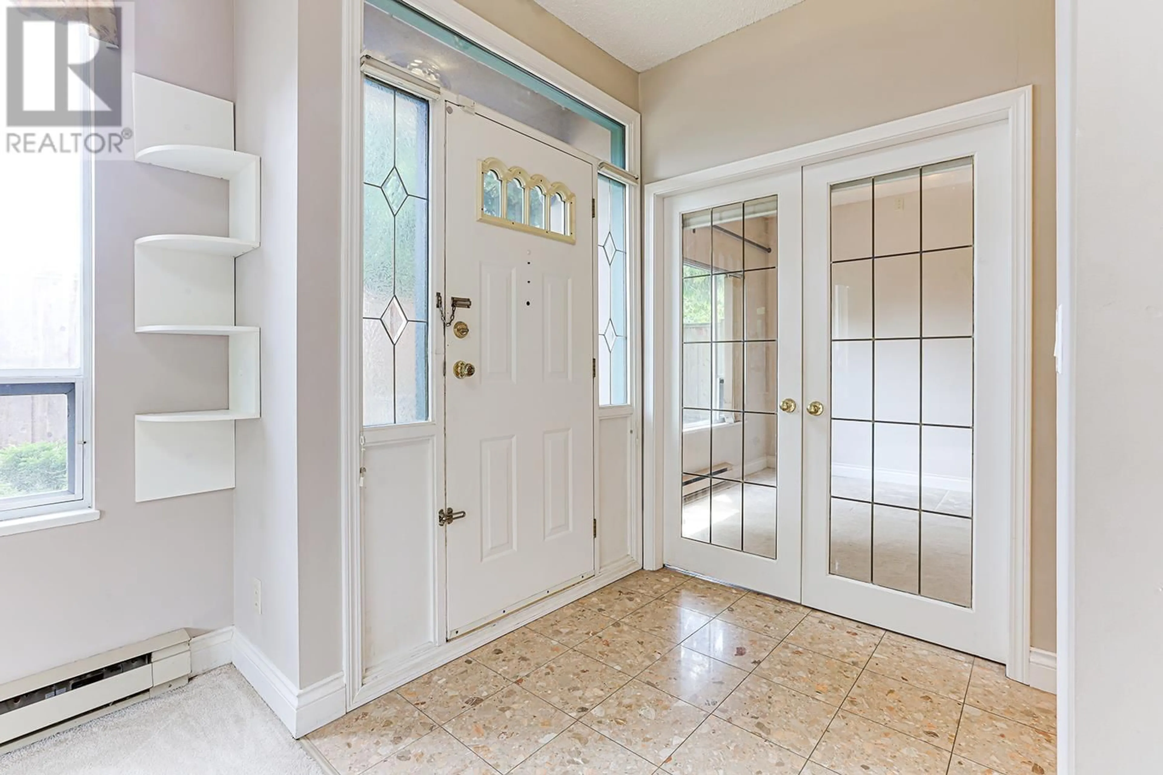 Indoor entryway for 111 - 7500 ABERCROMBIE DRIVE, Richmond British Columbia V6Y3J9