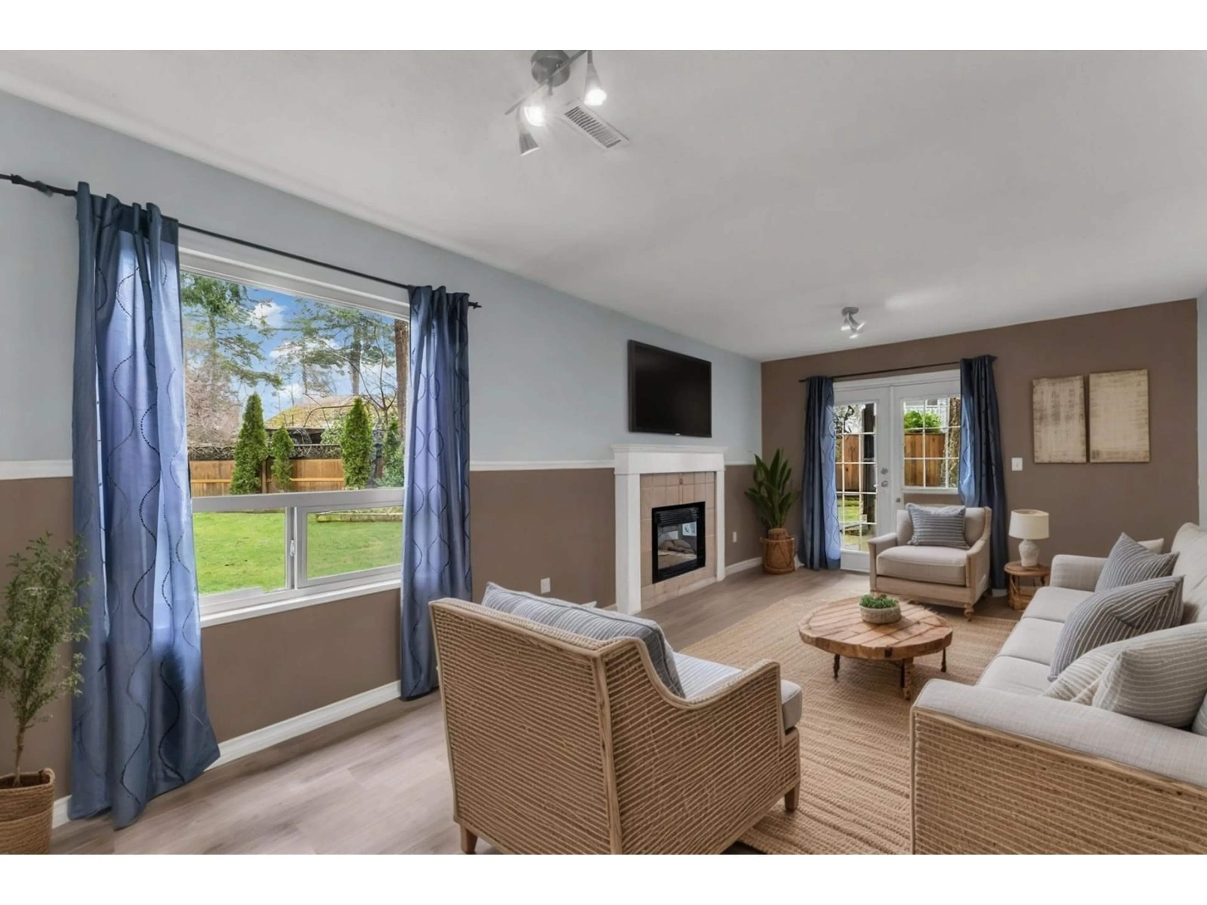 Living room with furniture, unknown for 12966 61B, Surrey British Columbia V3X3G5