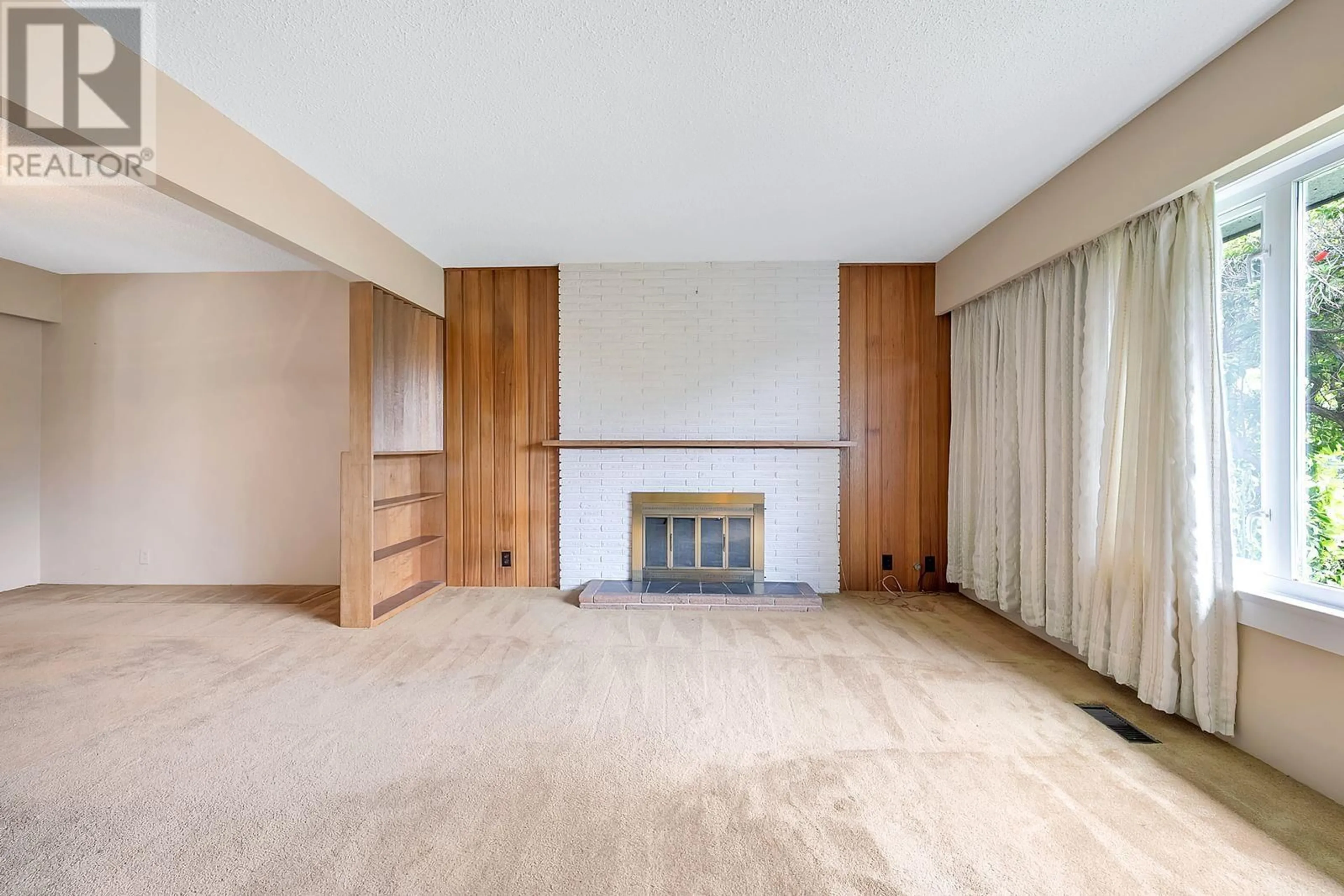 A pic of a room for 2209 GREYLYNN CRESCENT, North Vancouver British Columbia V7J2X6