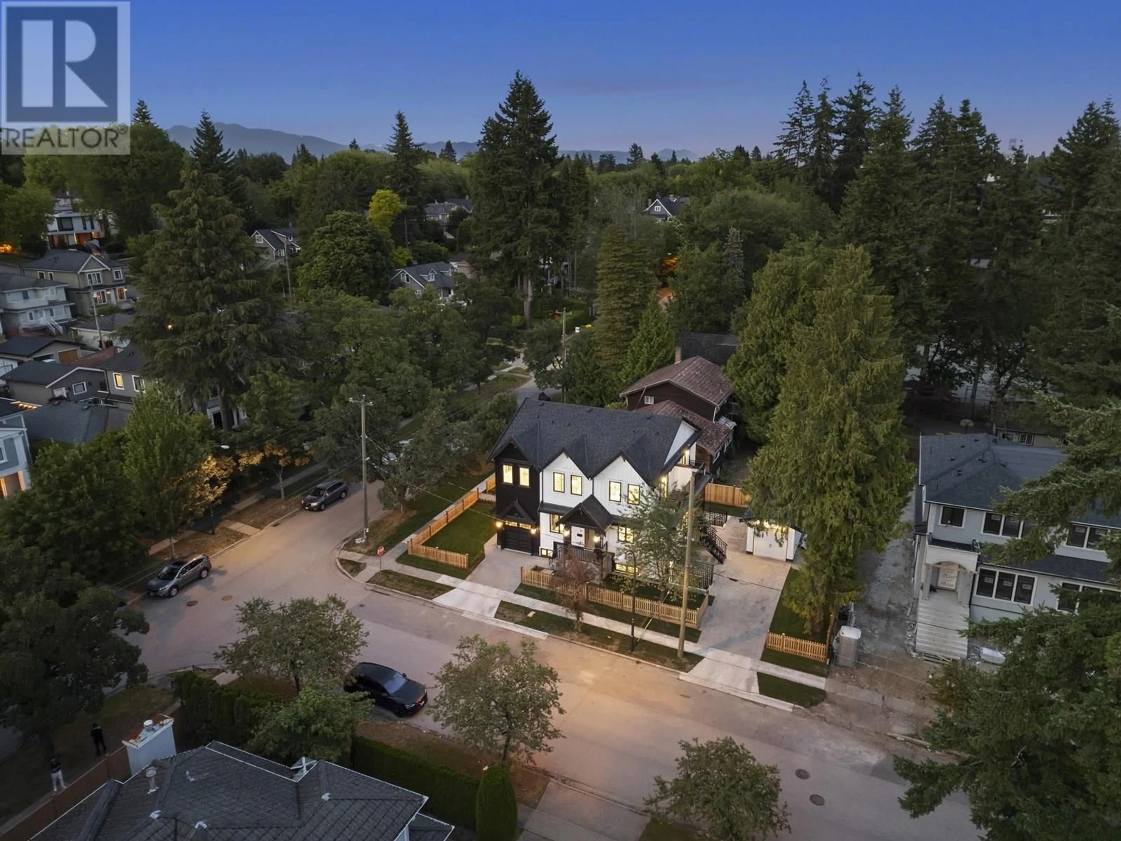A pic from outside/outdoor area/front of a property/back of a property/a pic from drone, street for 5528 BALACLAVA STREET, Vancouver British Columbia V6N1L1