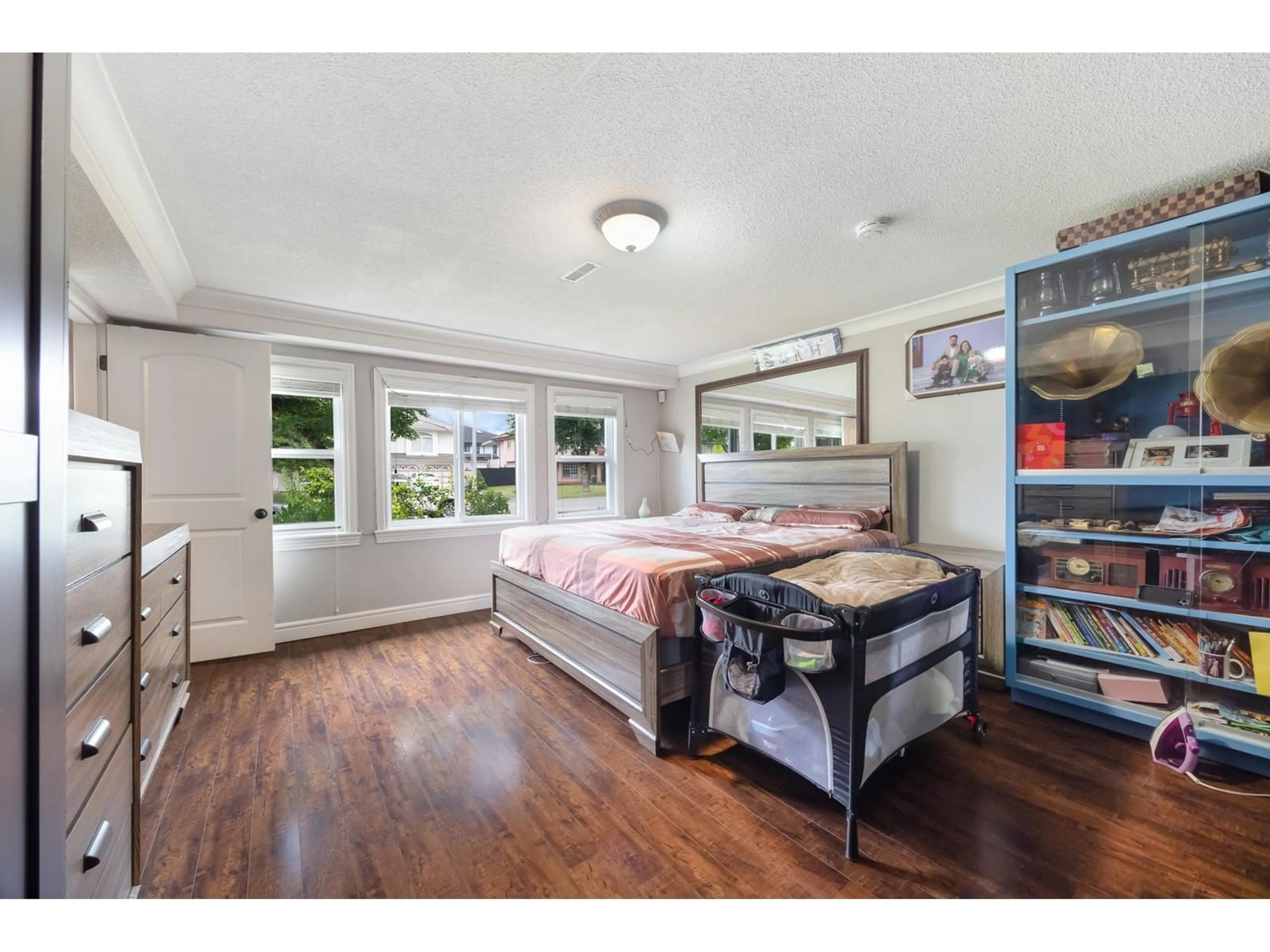 Bedroom with bed, wood/laminate floor for 7724 122, Surrey British Columbia V3W3S4