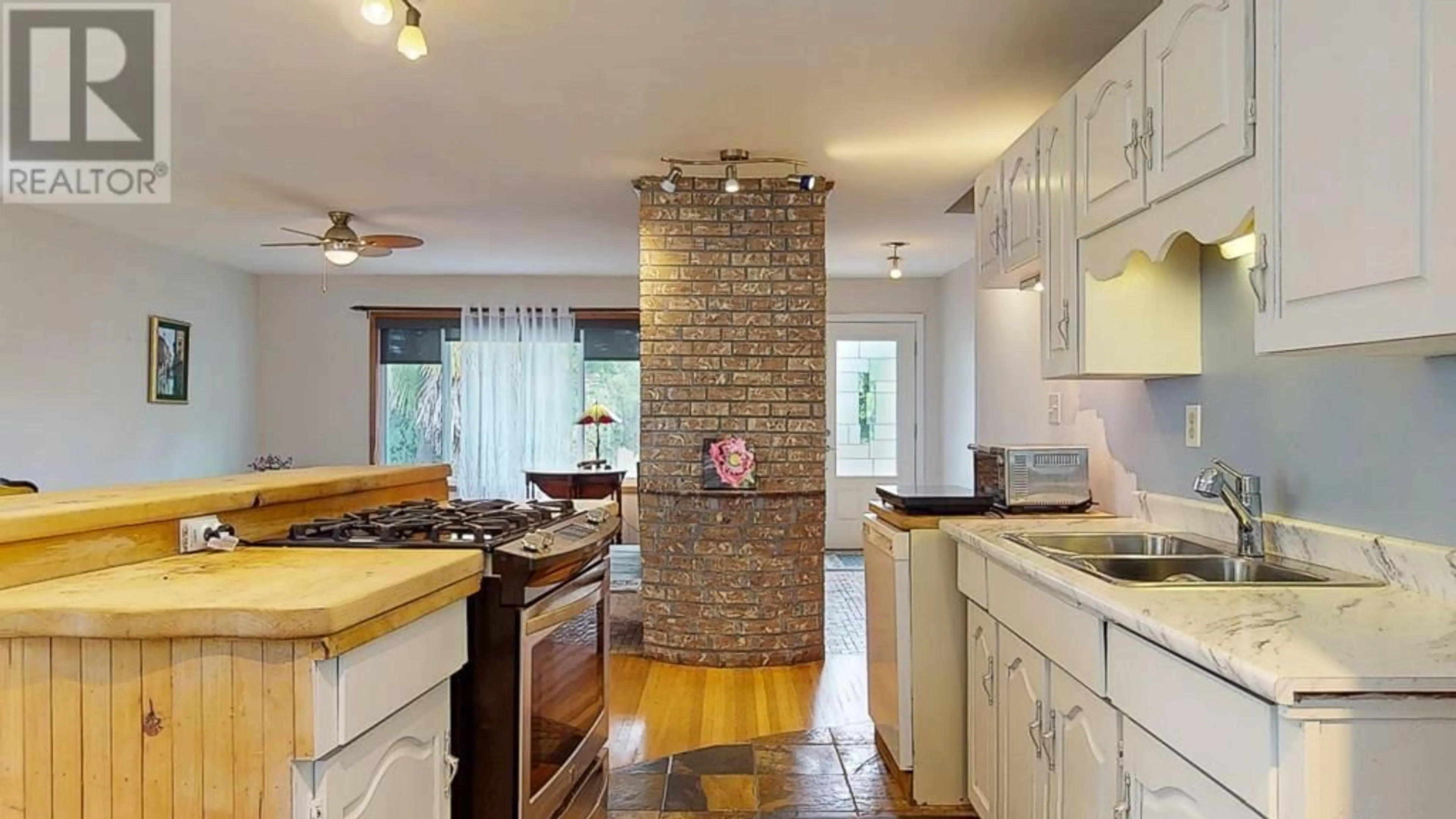 Open concept kitchen, ceramic/tile floor for 4372 MARBLE ROAD, Sechelt British Columbia V7Z0B1