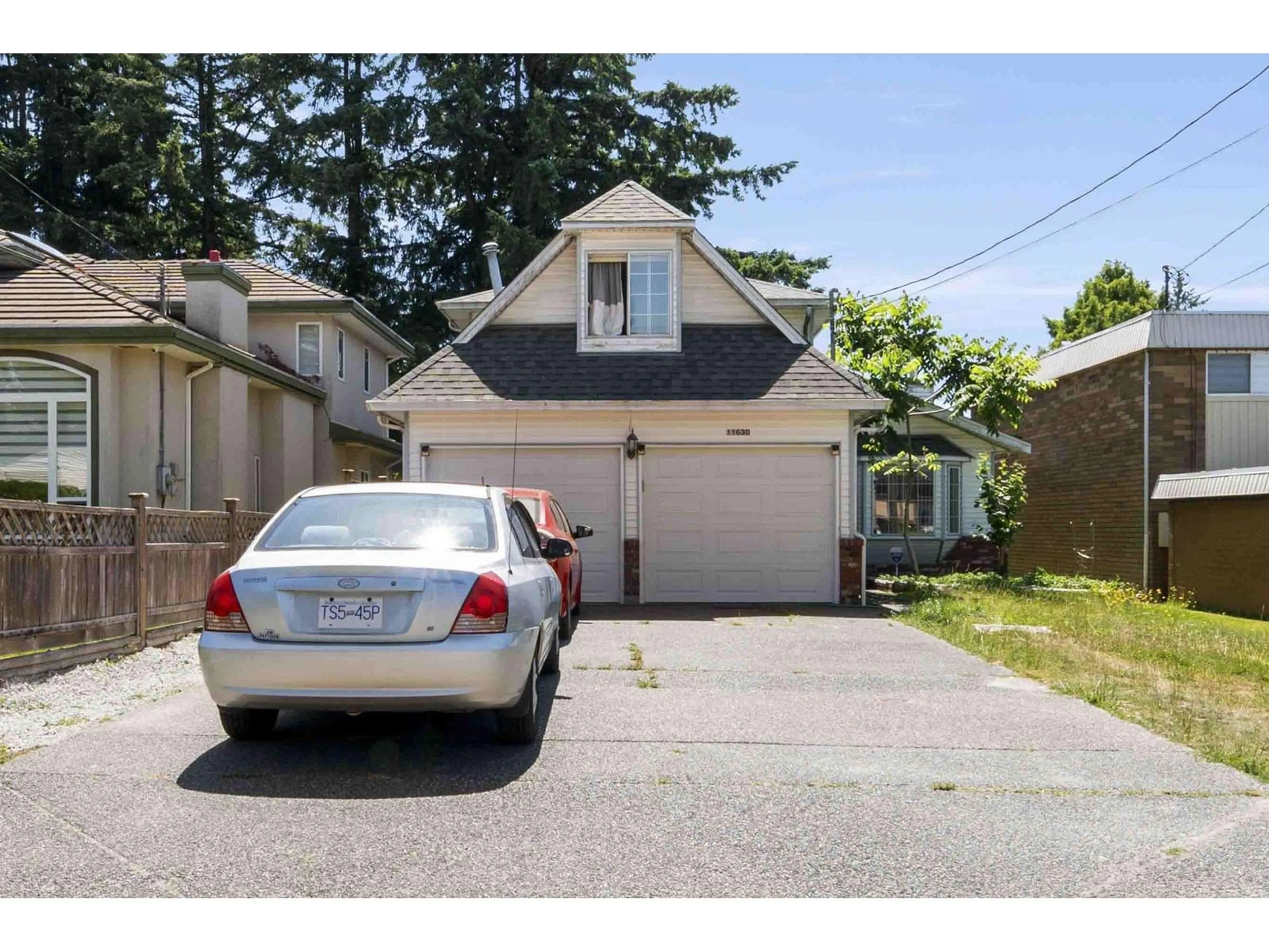 Home with vinyl exterior material, street for 11630 72A, Delta British Columbia V4C1B1