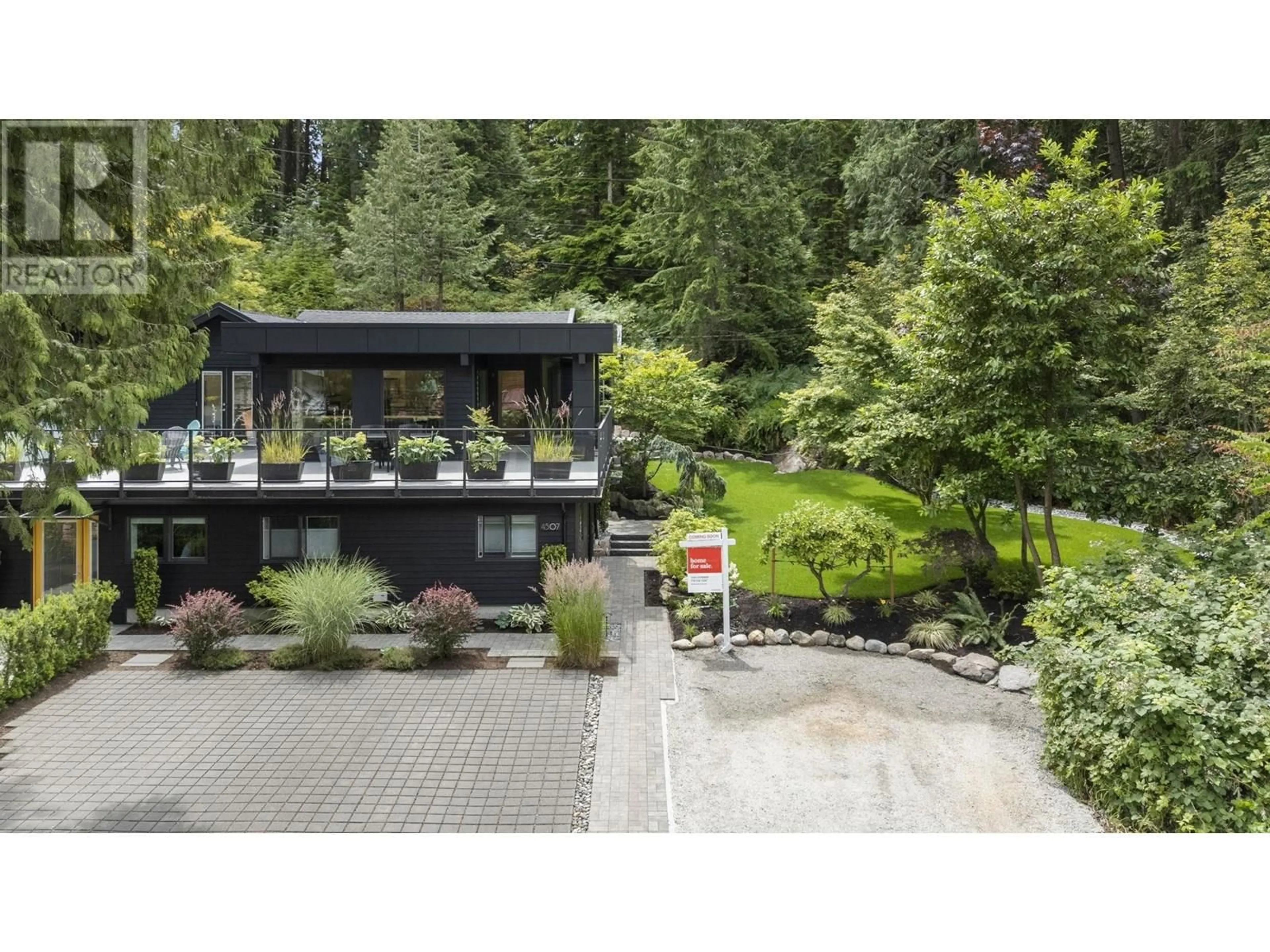 A pic from outside/outdoor area/front of a property/back of a property/a pic from drone, unknown for 4507 SUMMERSIDE LANE, North Vancouver British Columbia V7G1H4