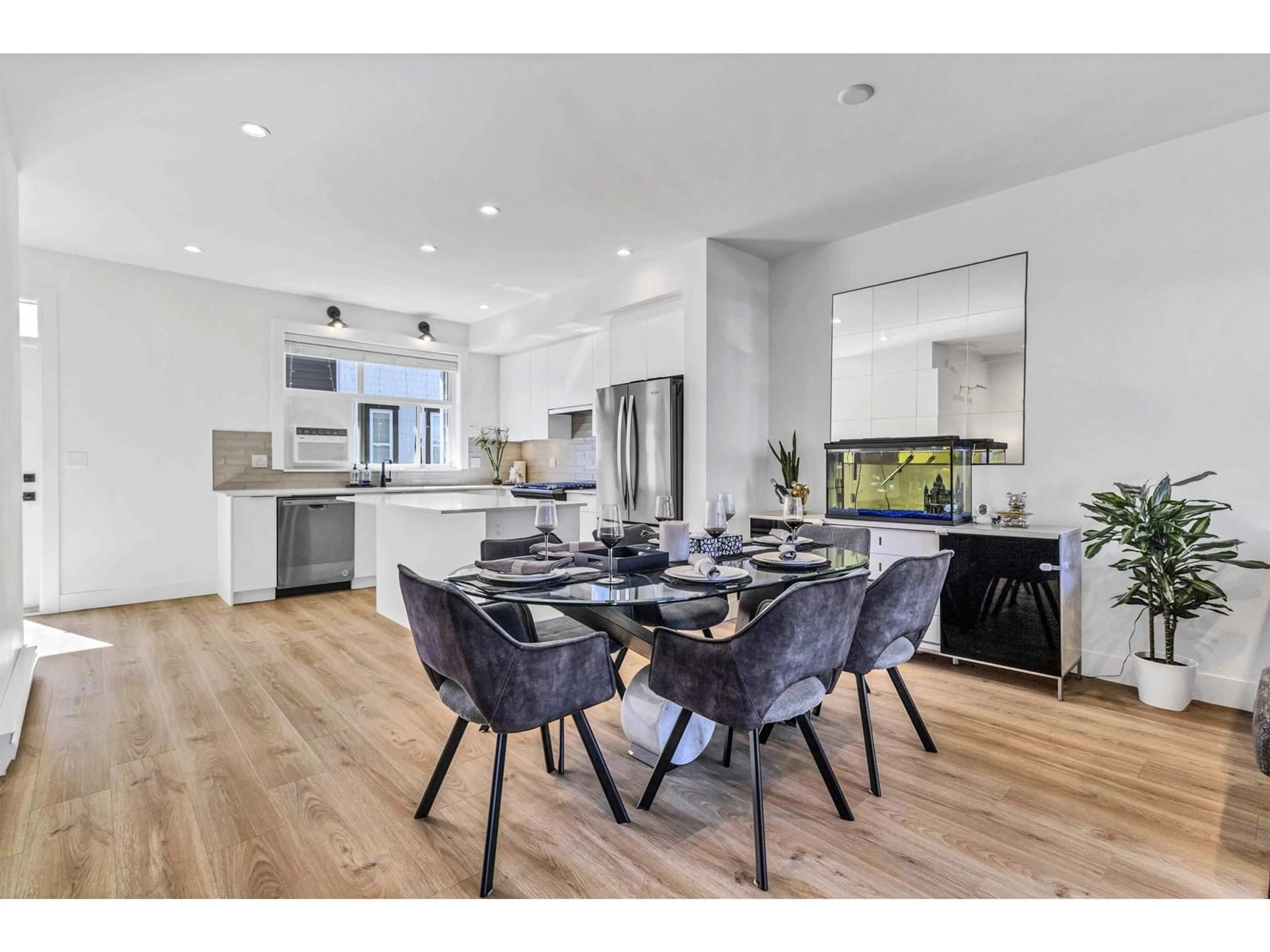 Open concept kitchen, wood/laminate floor for 37 - 19255 ALOHA DRIVE, Surrey British Columbia V4N6T8