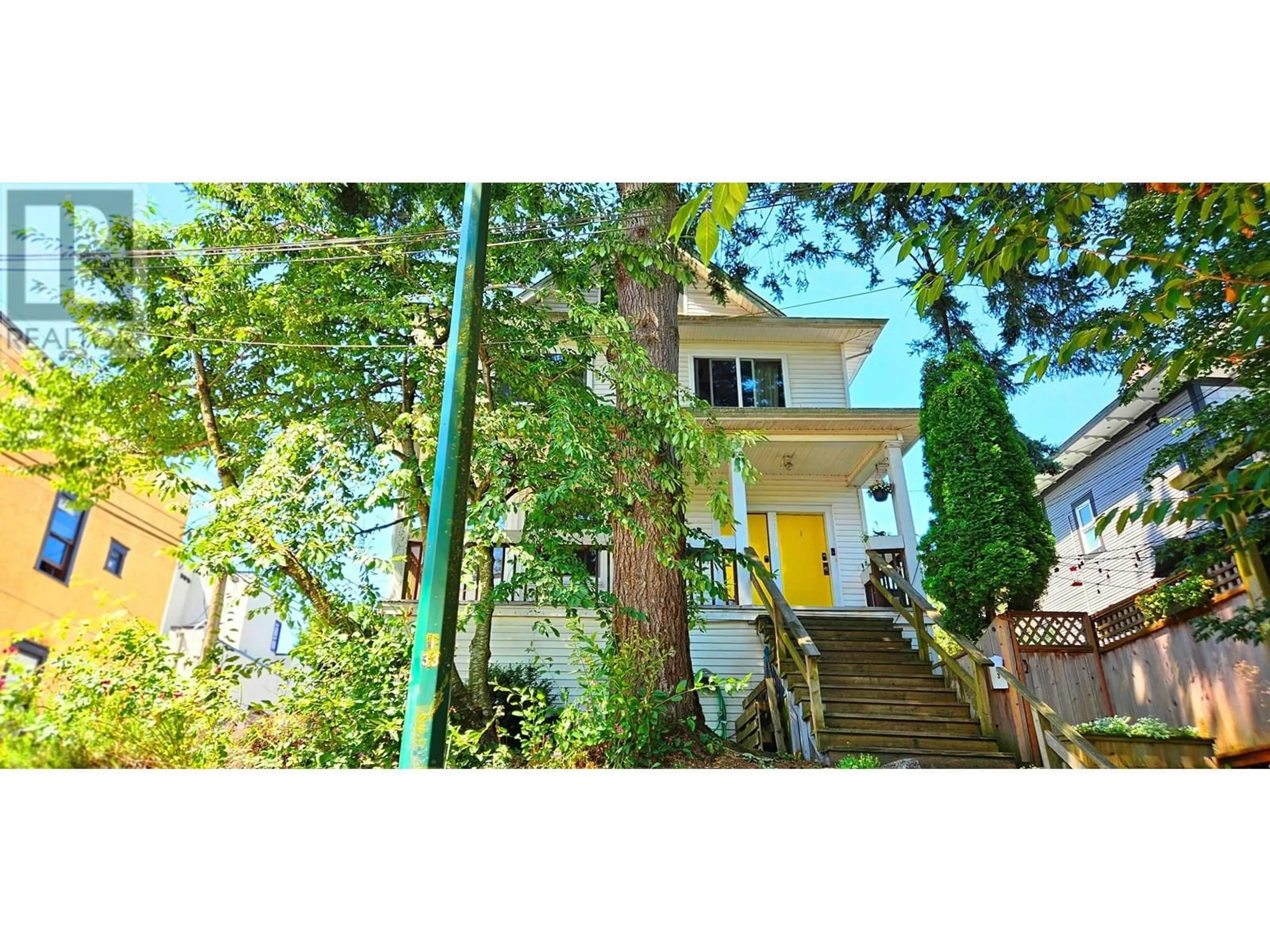 Stairs for 3319 SOPHIA STREET, Vancouver British Columbia V5V3T4