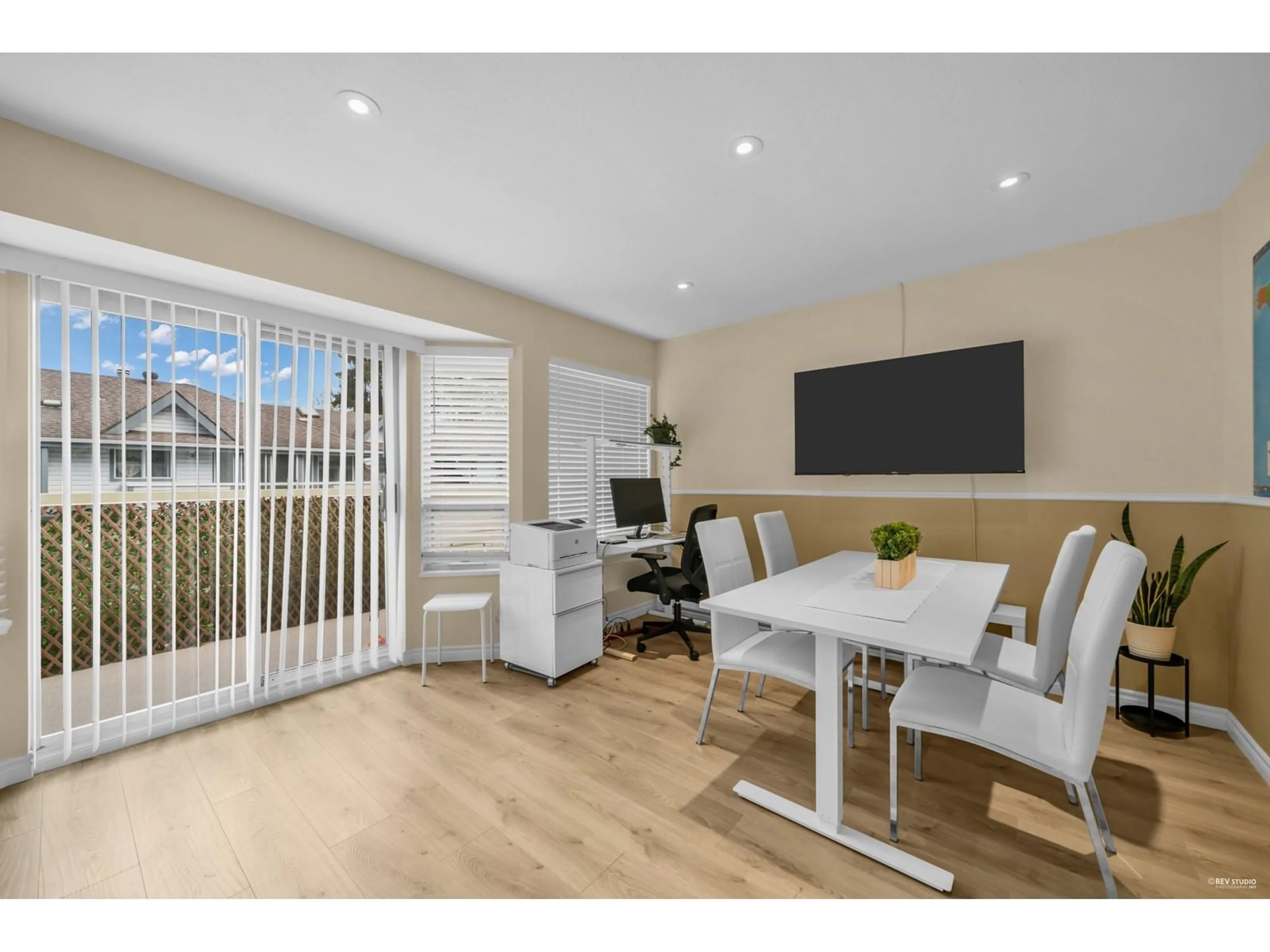 A pic of a room for 12 - 9965 151, Surrey British Columbia V3R9N6