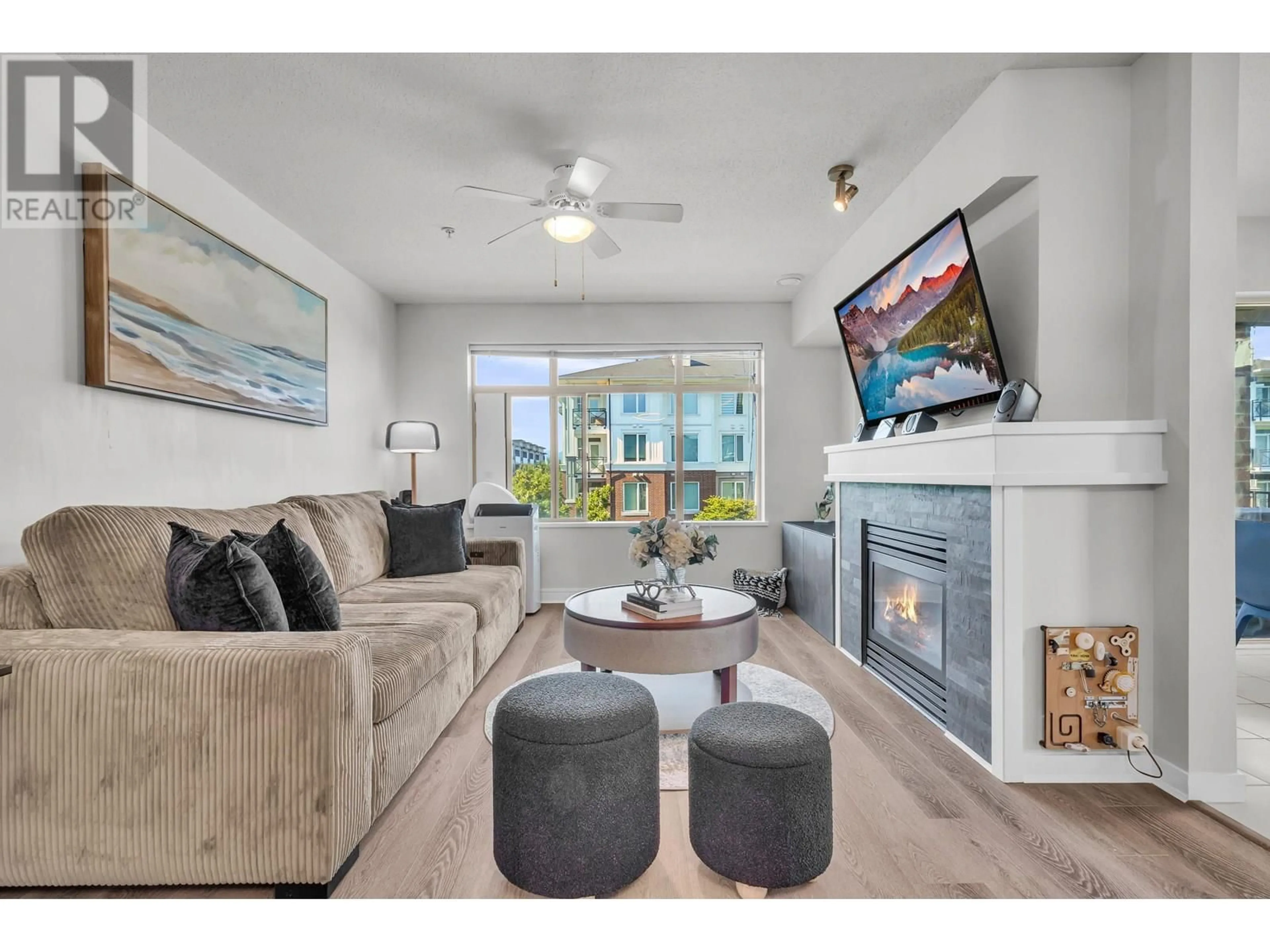 Living room with furniture, unknown for 329 - 9288 ODLIN ROAD, Richmond British Columbia V6X0C3