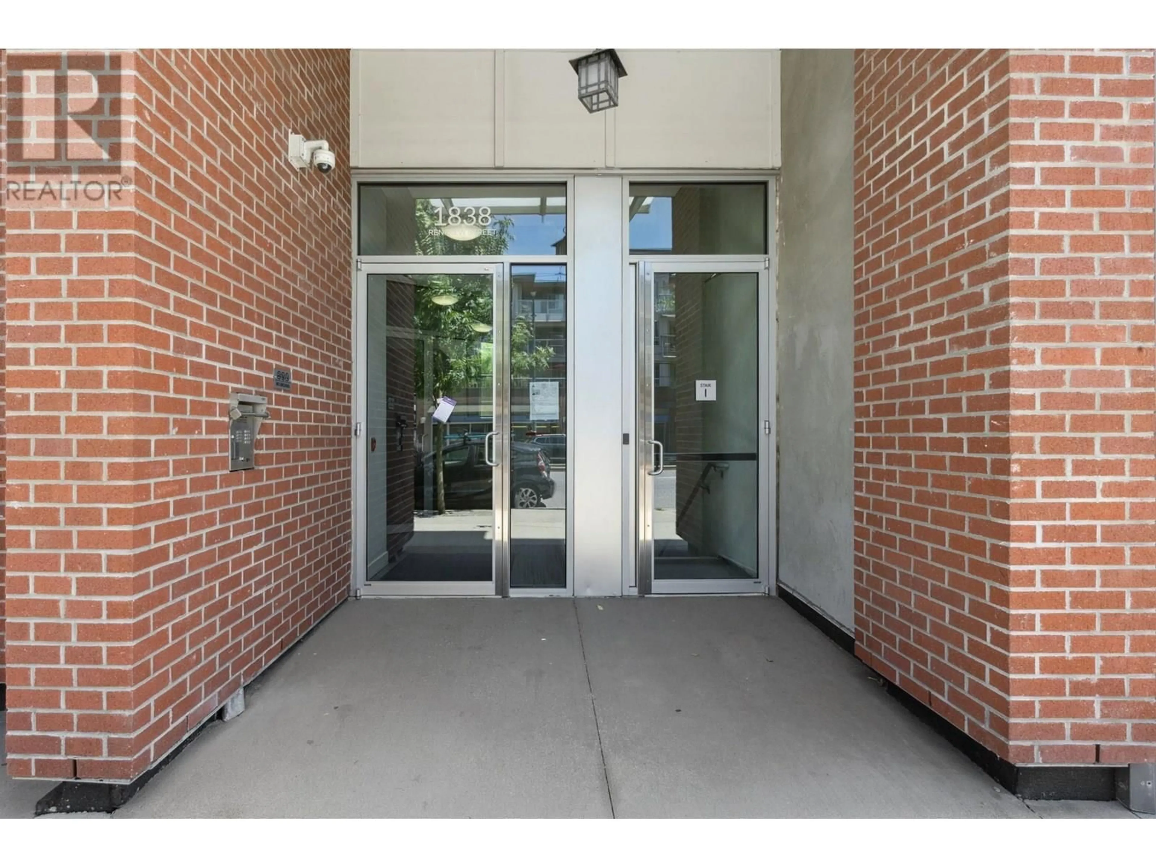 Indoor foyer for 218 - 1838 RENFREW STREET, Vancouver British Columbia V5M3H9