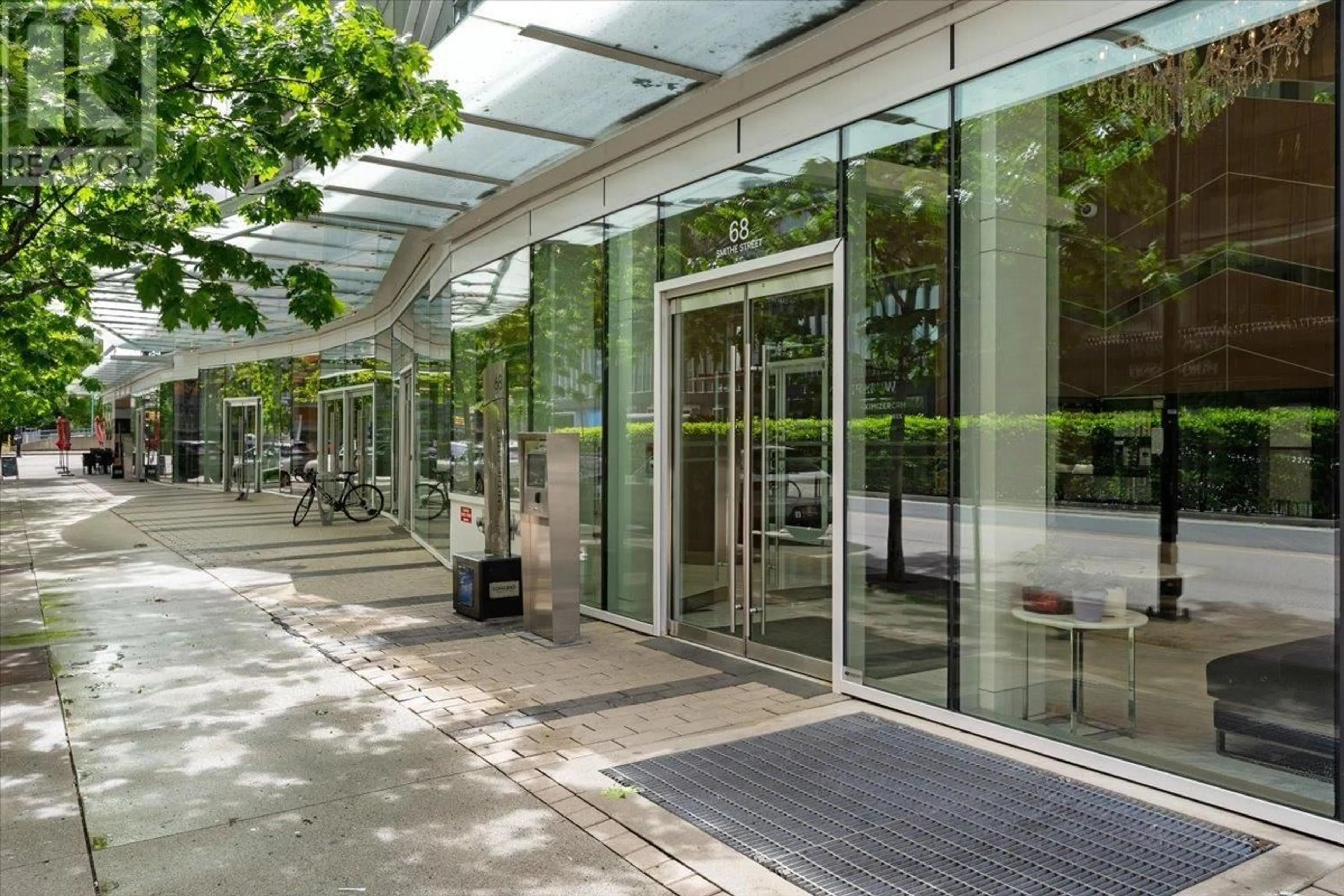 Indoor foyer for 1611 - 68 SMITHE STREET, Vancouver British Columbia V6B0P4