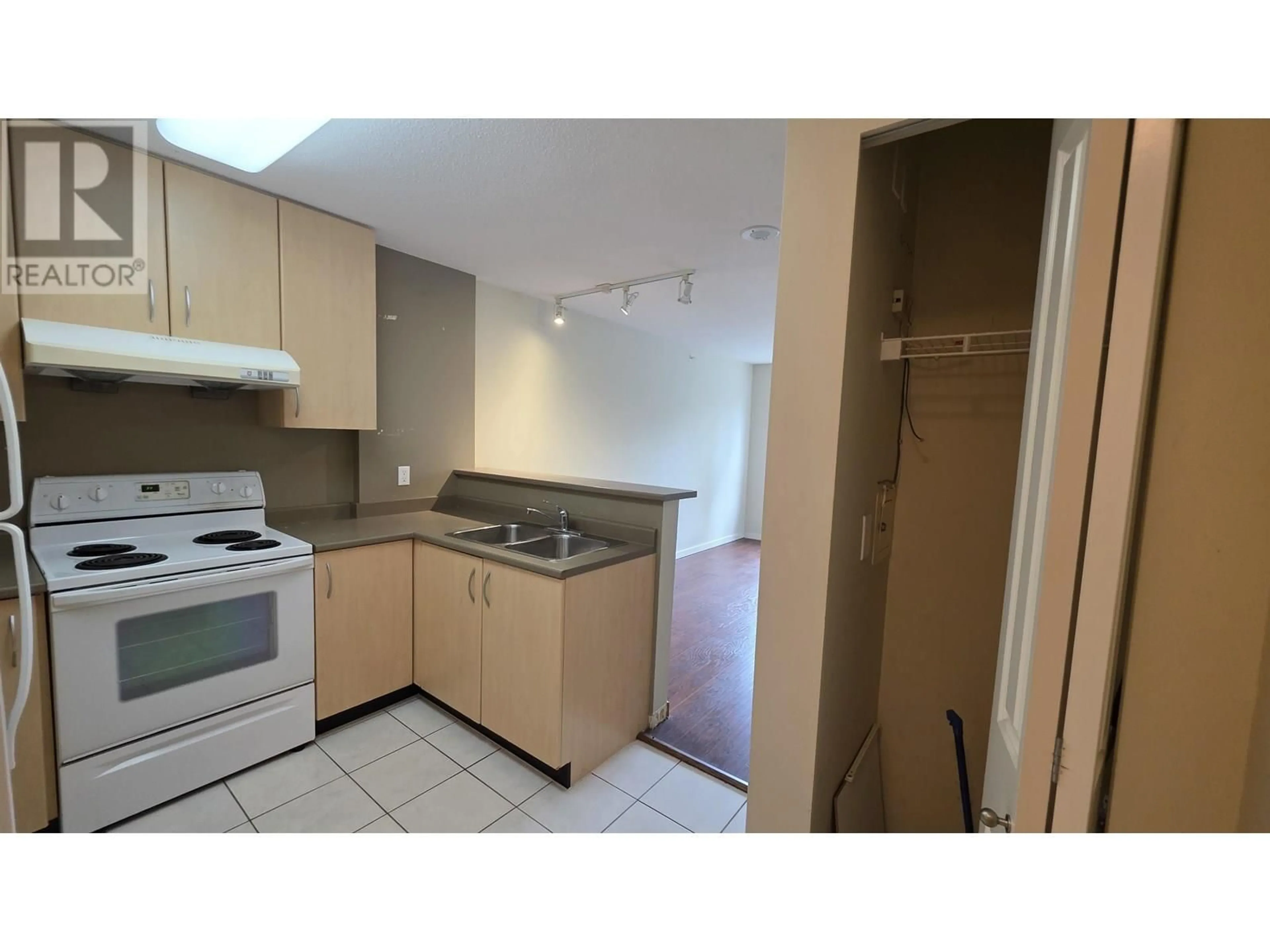 Standard kitchen, unknown for 317 - 3663 CROWLEY DRIVE, Vancouver British Columbia V5R6H4