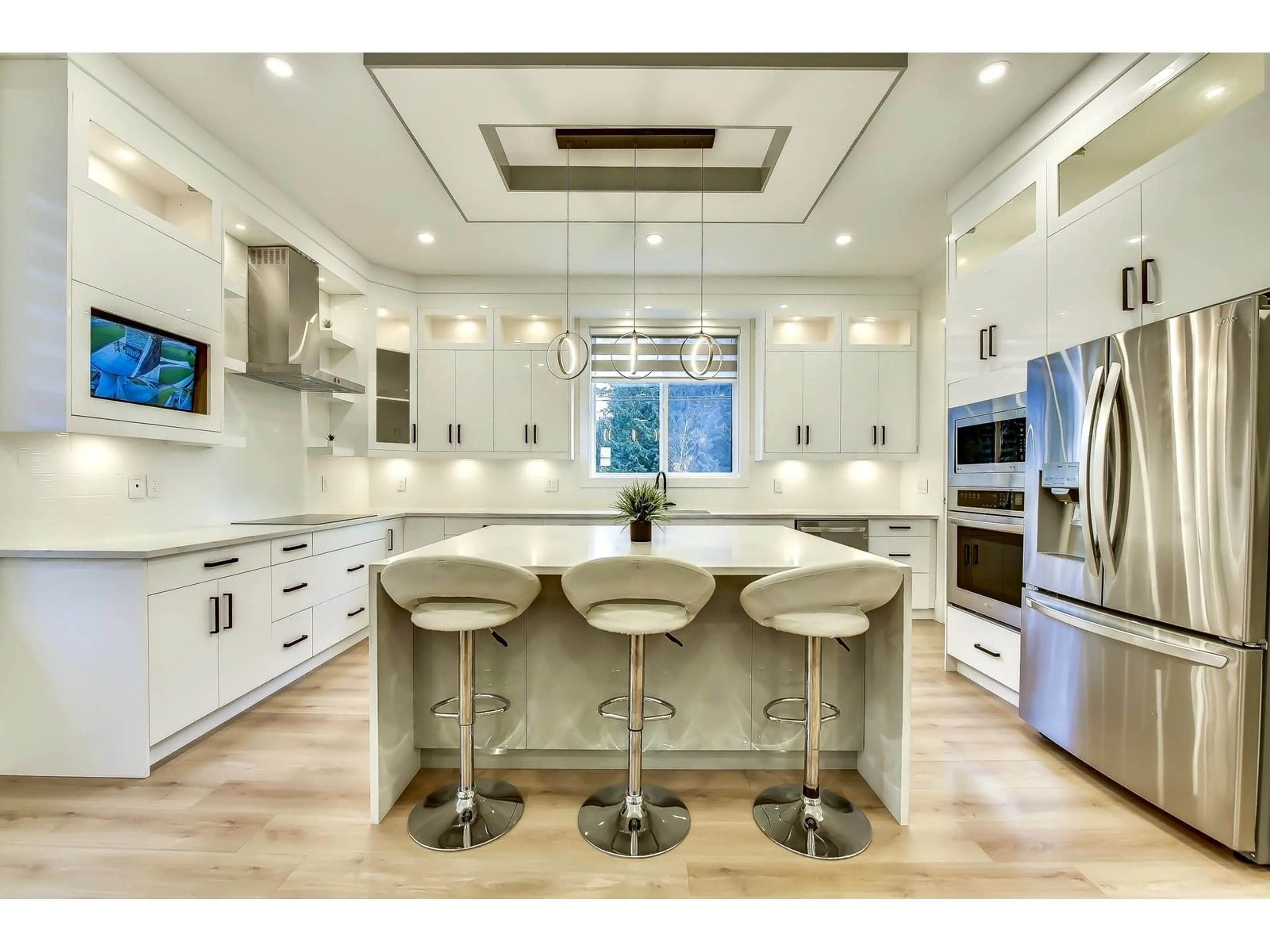 Contemporary kitchen, ceramic/tile floor for 19805 32, Langley British Columbia V3A0N9