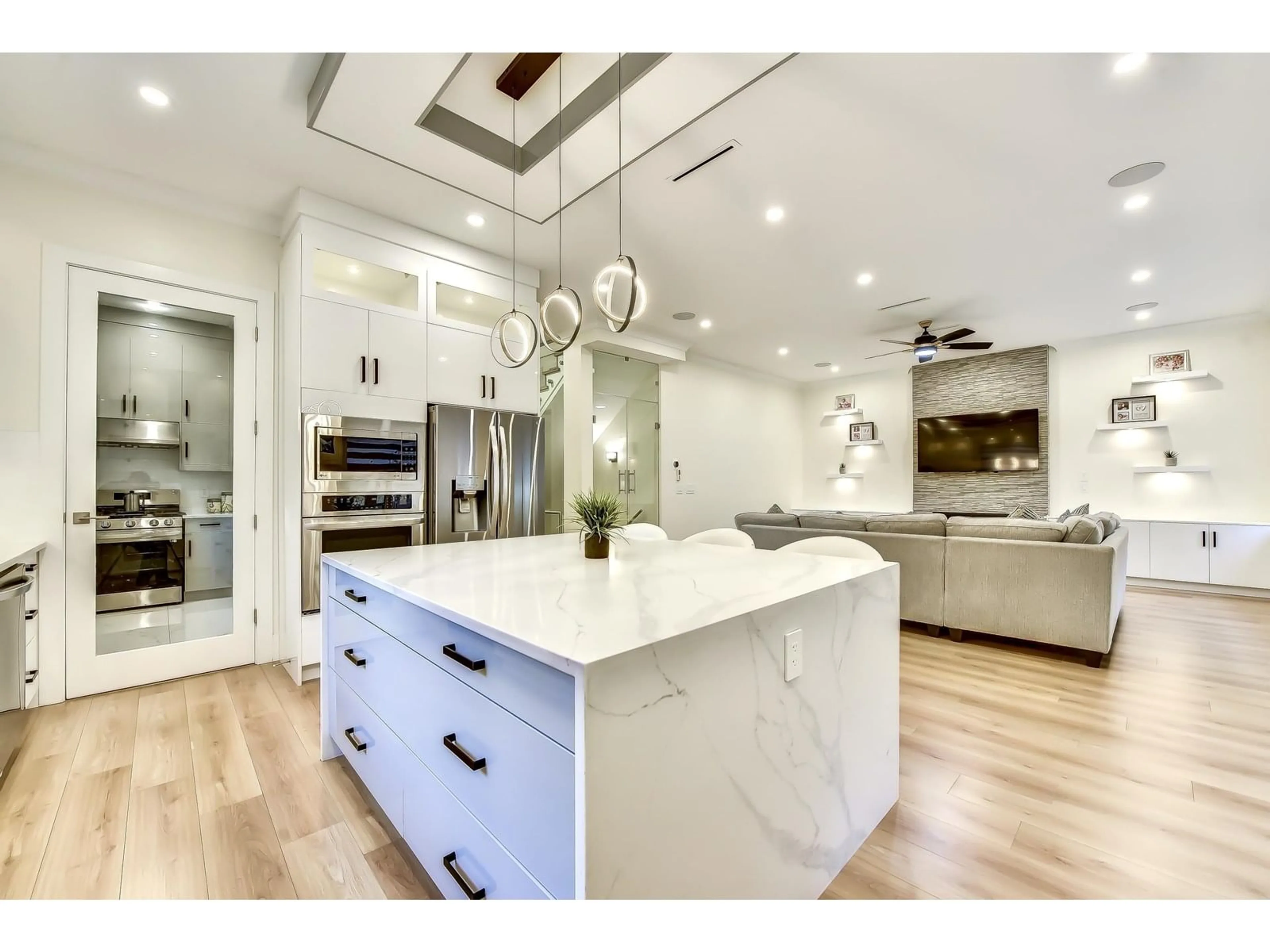 Open concept kitchen, unknown for 19805 32, Langley British Columbia V3A0N9