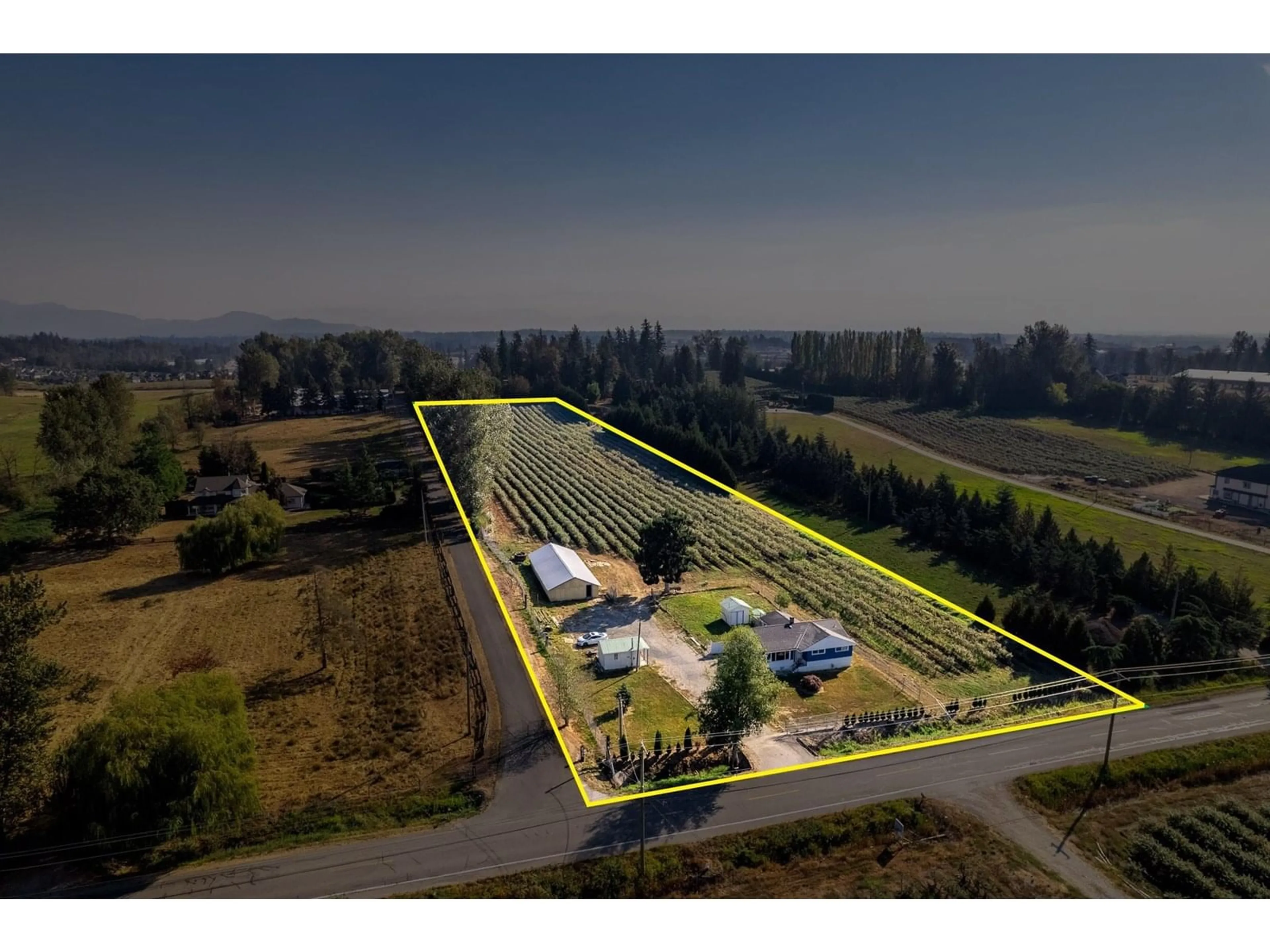 A pic from outside/outdoor area/front of a property/back of a property/a pic from drone, unknown for 2034 BRADNER, Abbotsford British Columbia V4X1E5