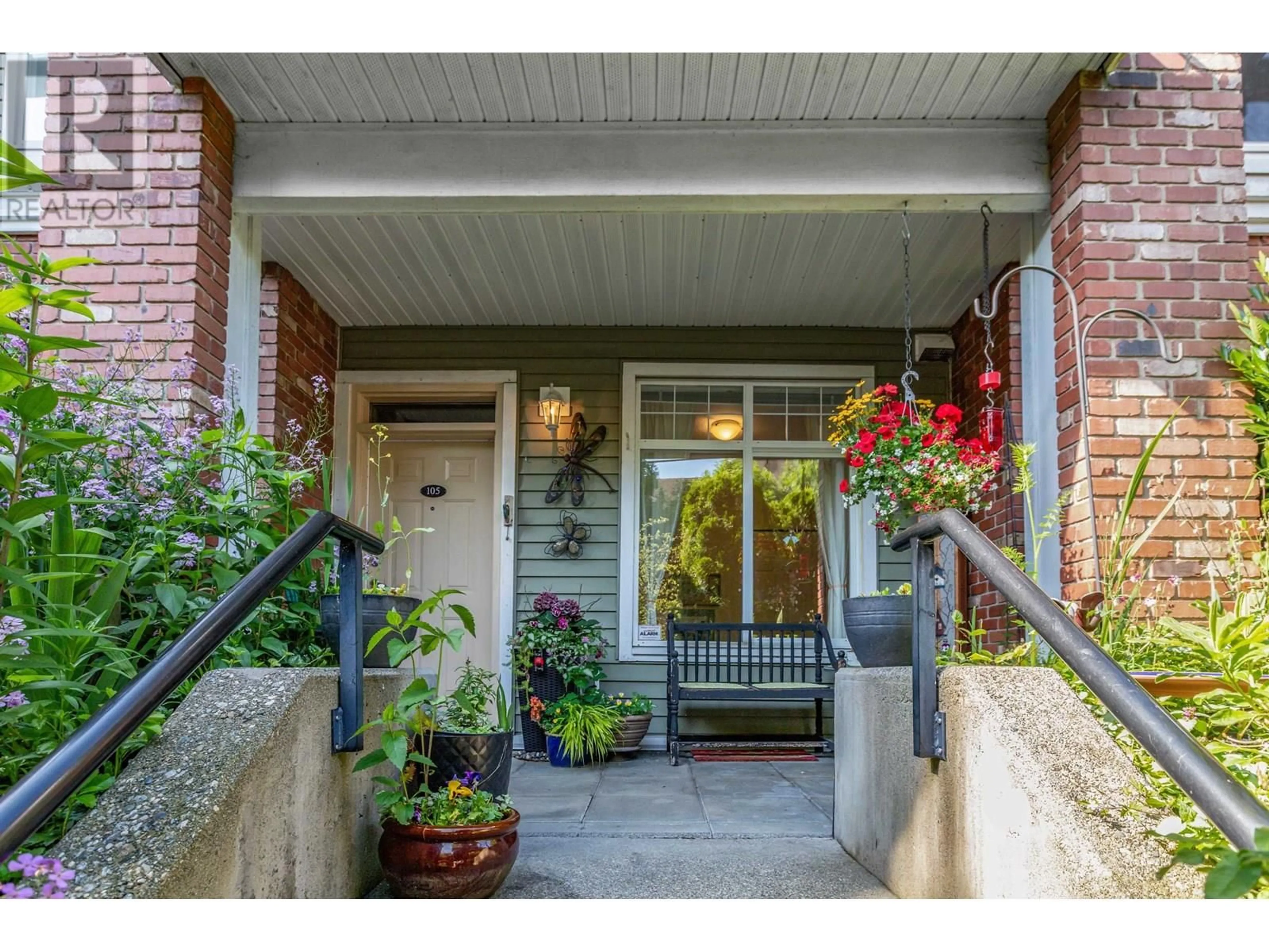 Indoor entryway for 105 - 1567 GRANT AVENUE, Port Coquitlam British Columbia V3B1P1